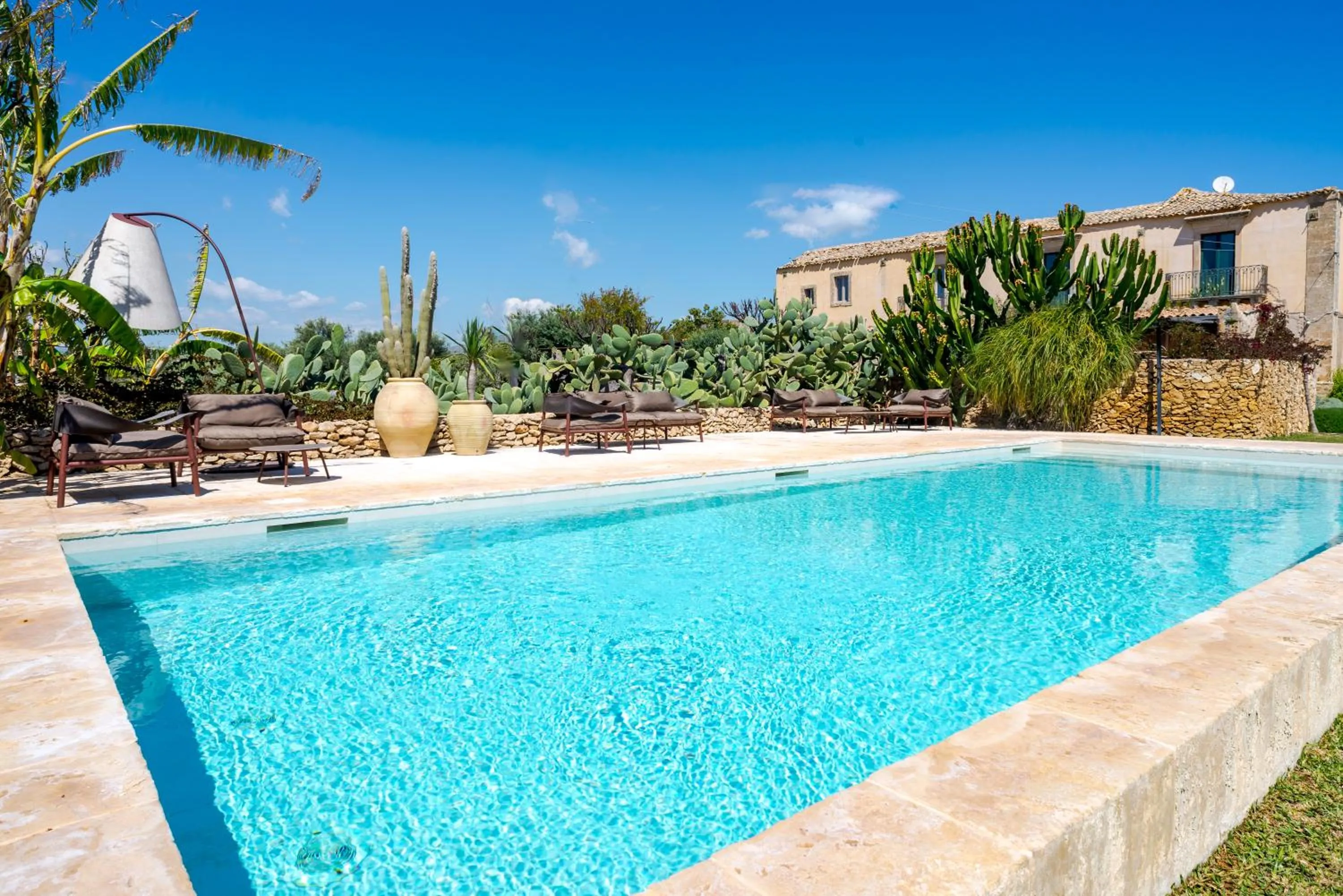Swimming pool in Baglio Siciliamo Country House