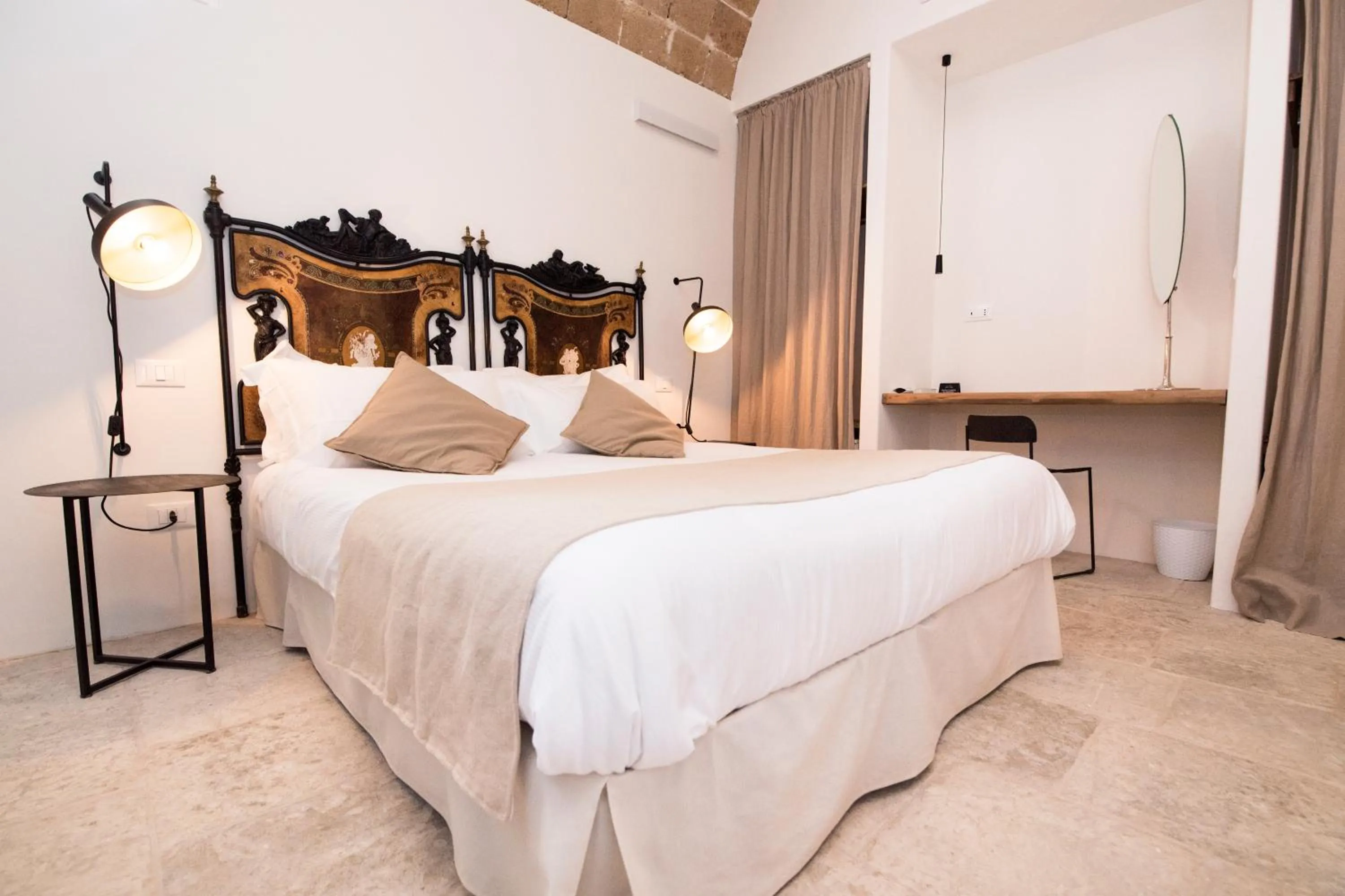 Bedroom, Bed in Baglio Siciliamo Country House