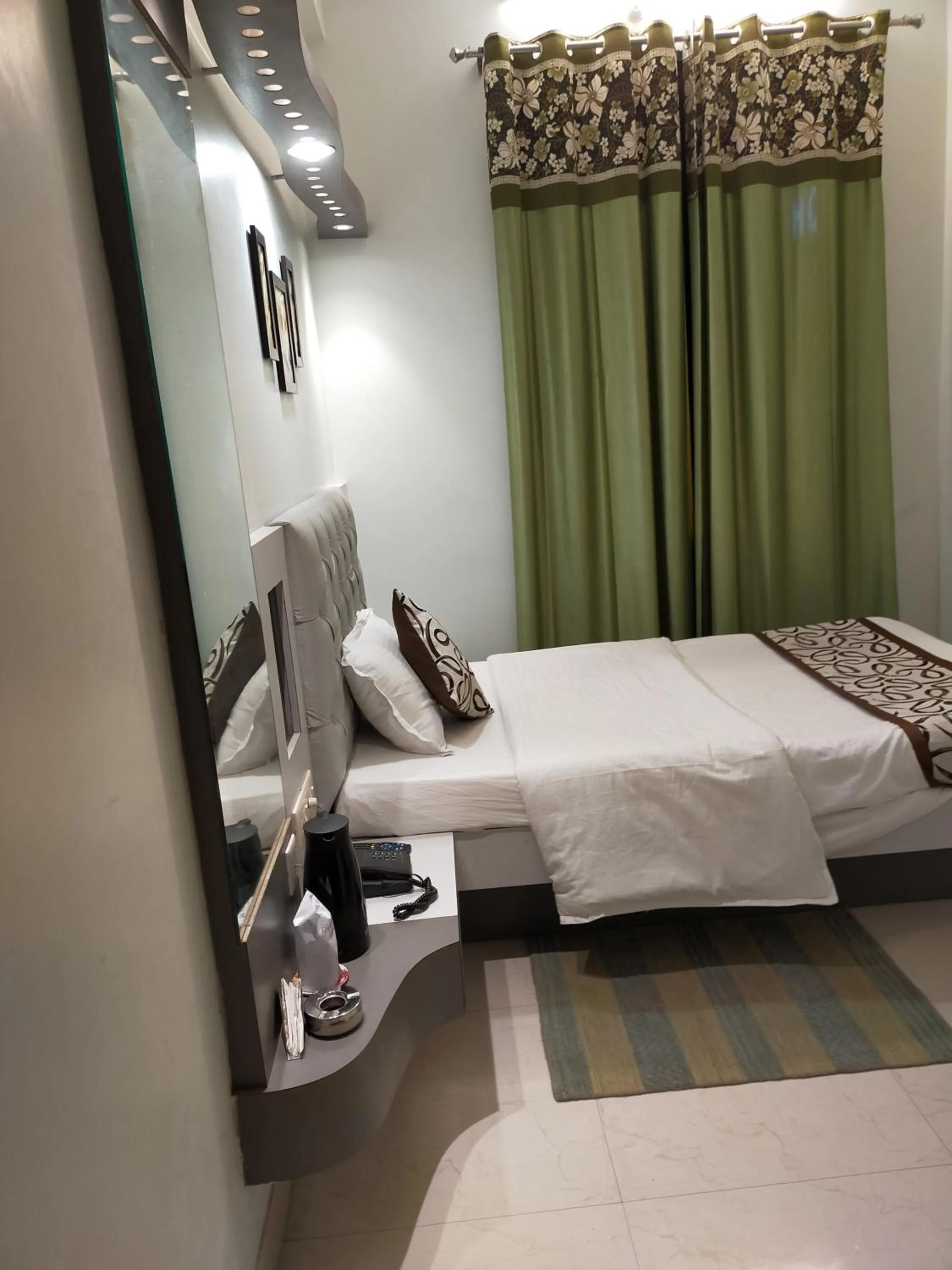 Bed in Hotel Prabhat