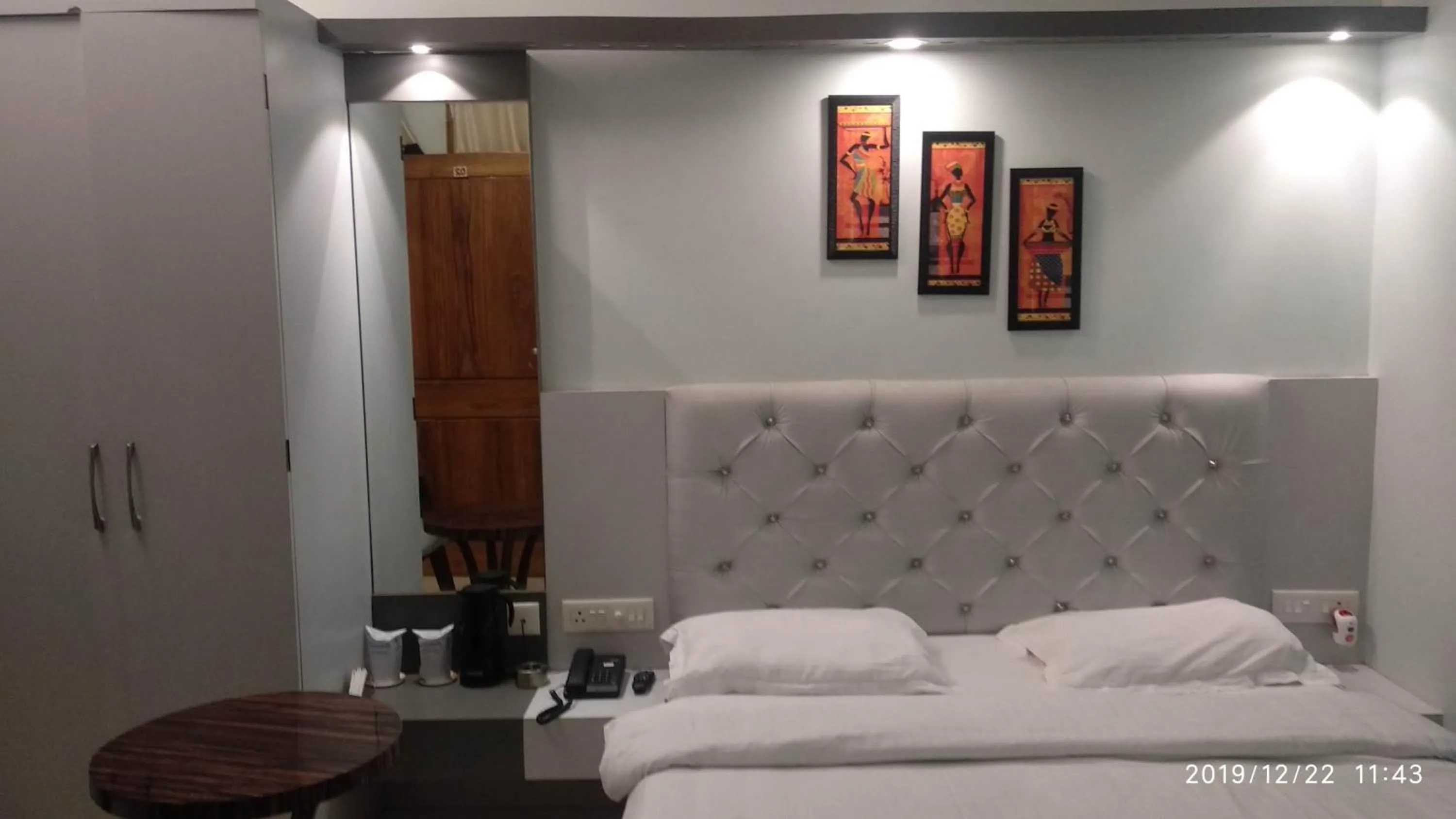 Bed in Hotel Prabhat