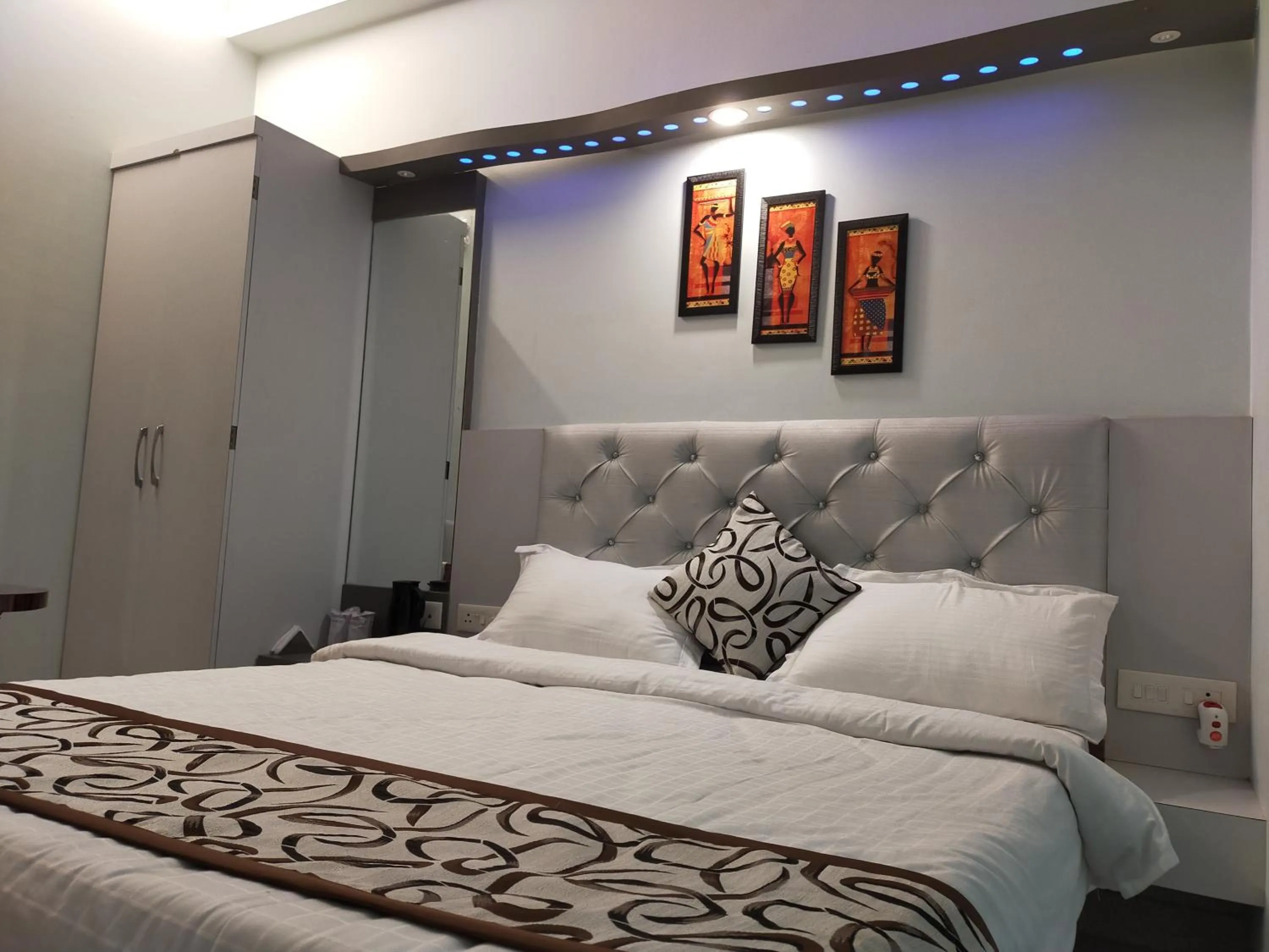 Bed in Hotel Prabhat