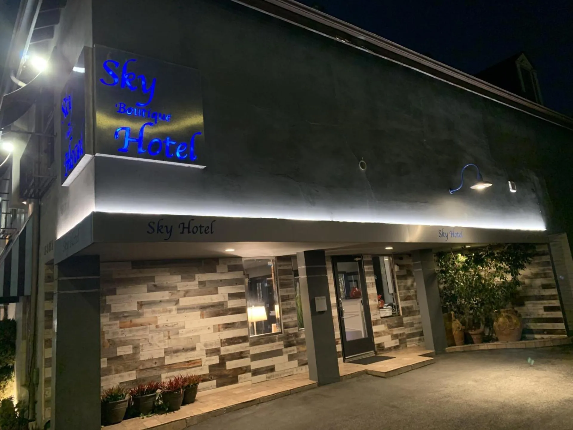 Property building in L.A. Sky Boutique Hotel