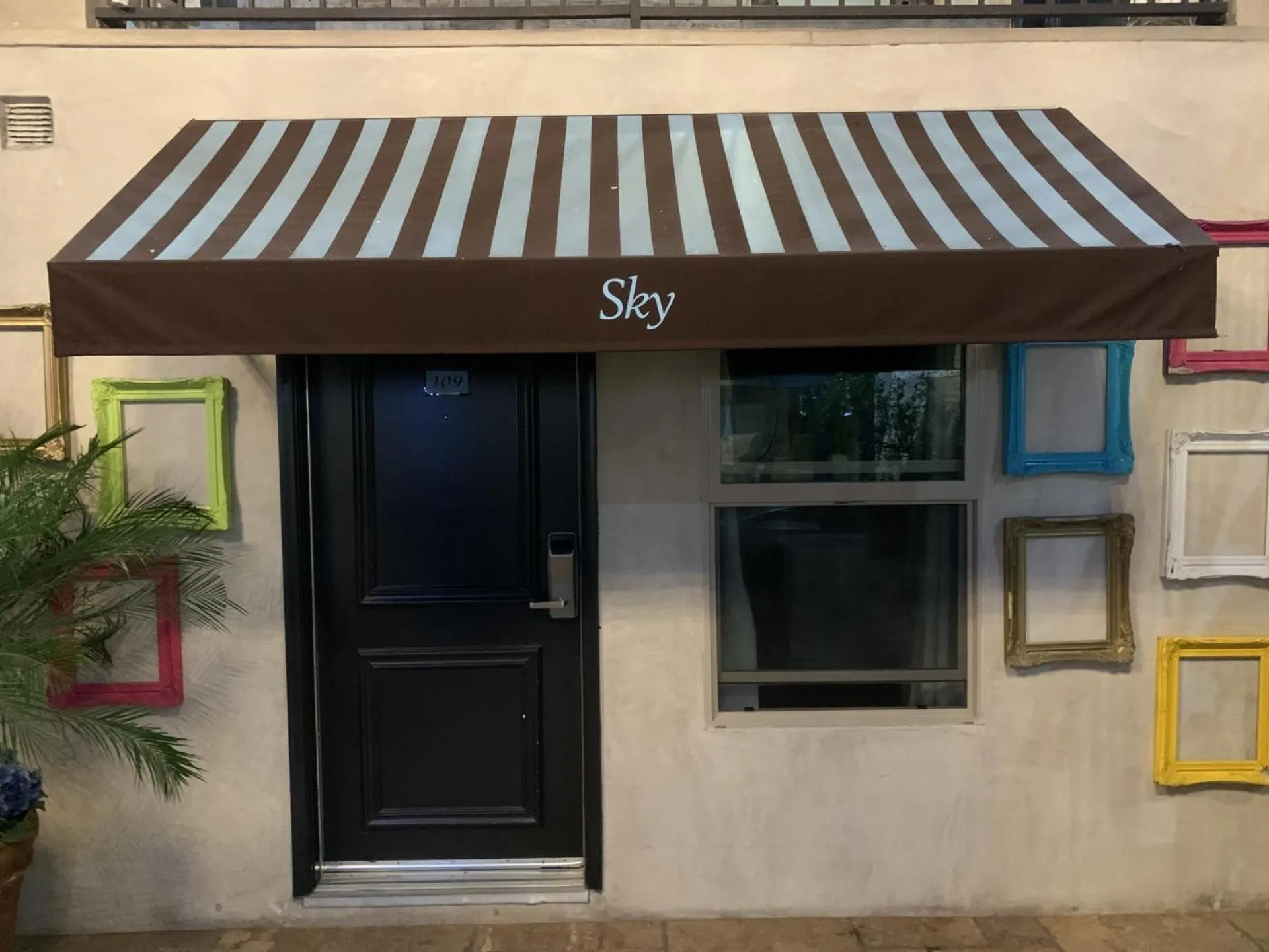 Inner courtyard view in L.A. Sky Boutique Hotel