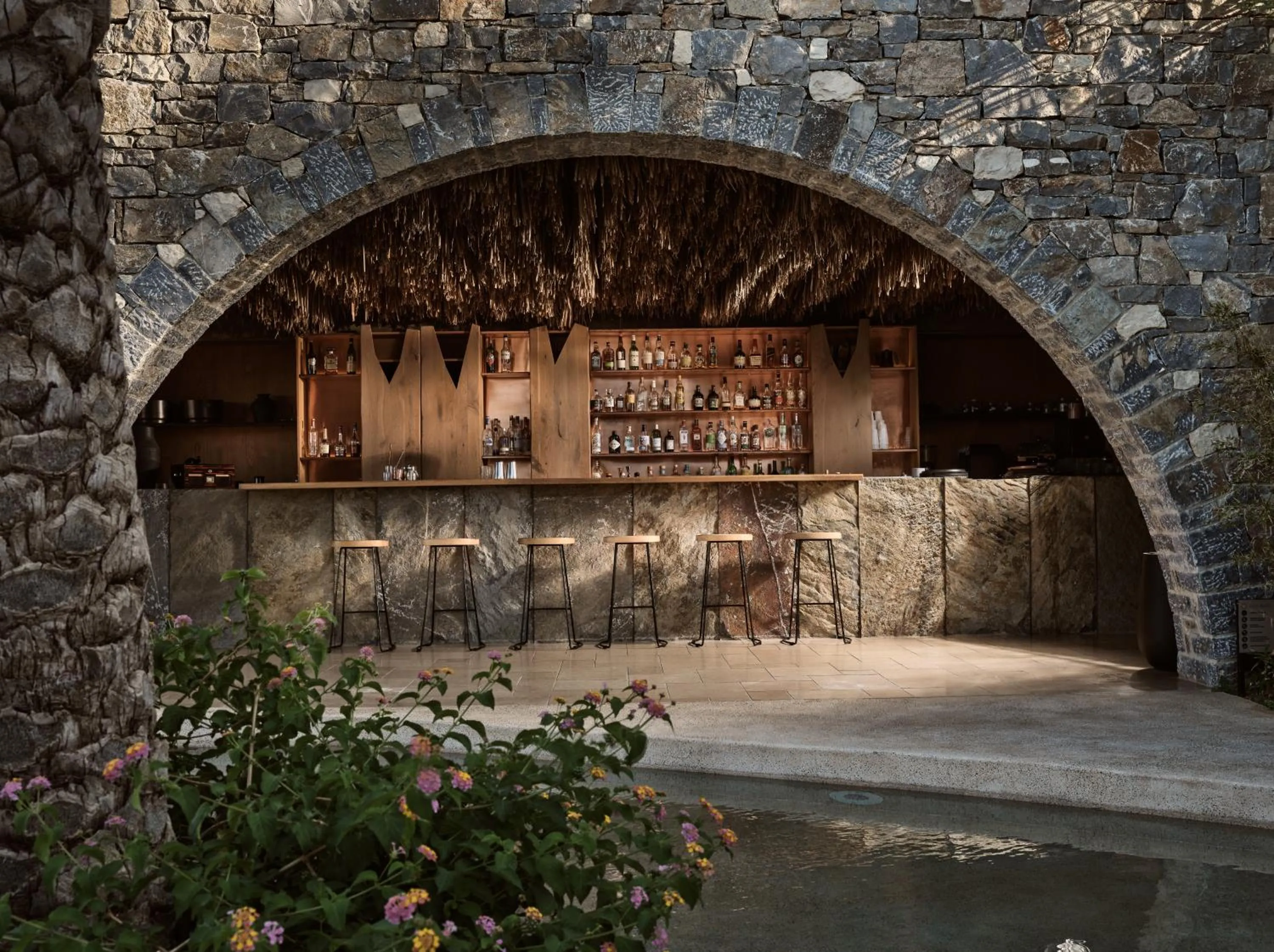 Lounge or bar in Acro Suites - A Wellbeing Resort