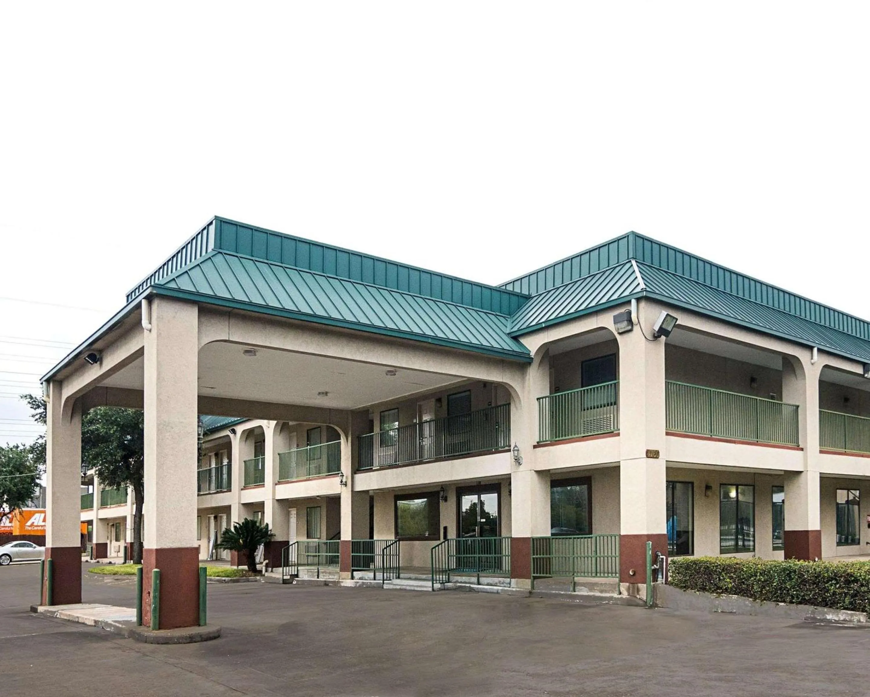 Property building in Rodeway Inn & Suites Hwy 290 NW