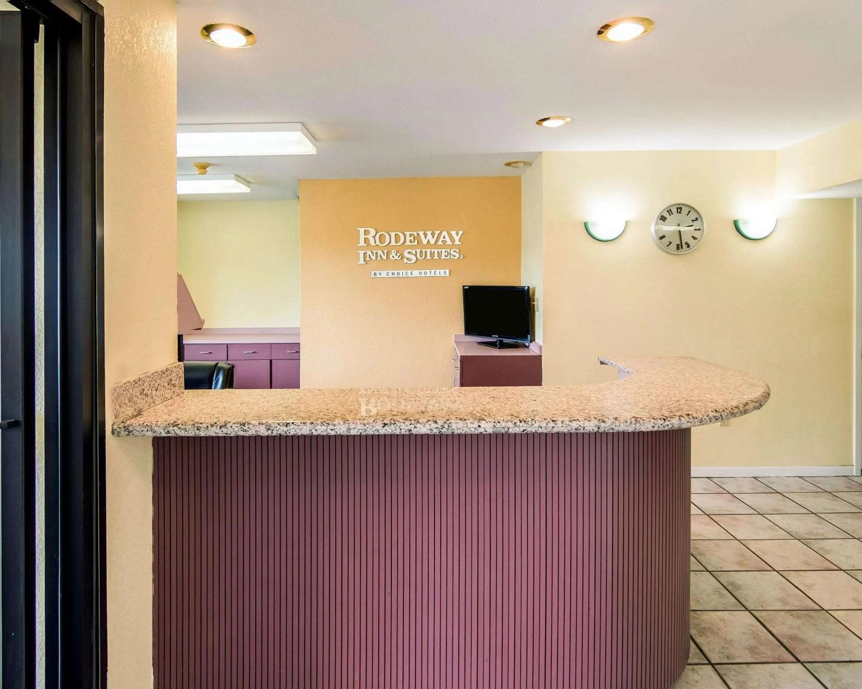 Lobby or reception in Rodeway Inn & Suites Hwy 290 NW