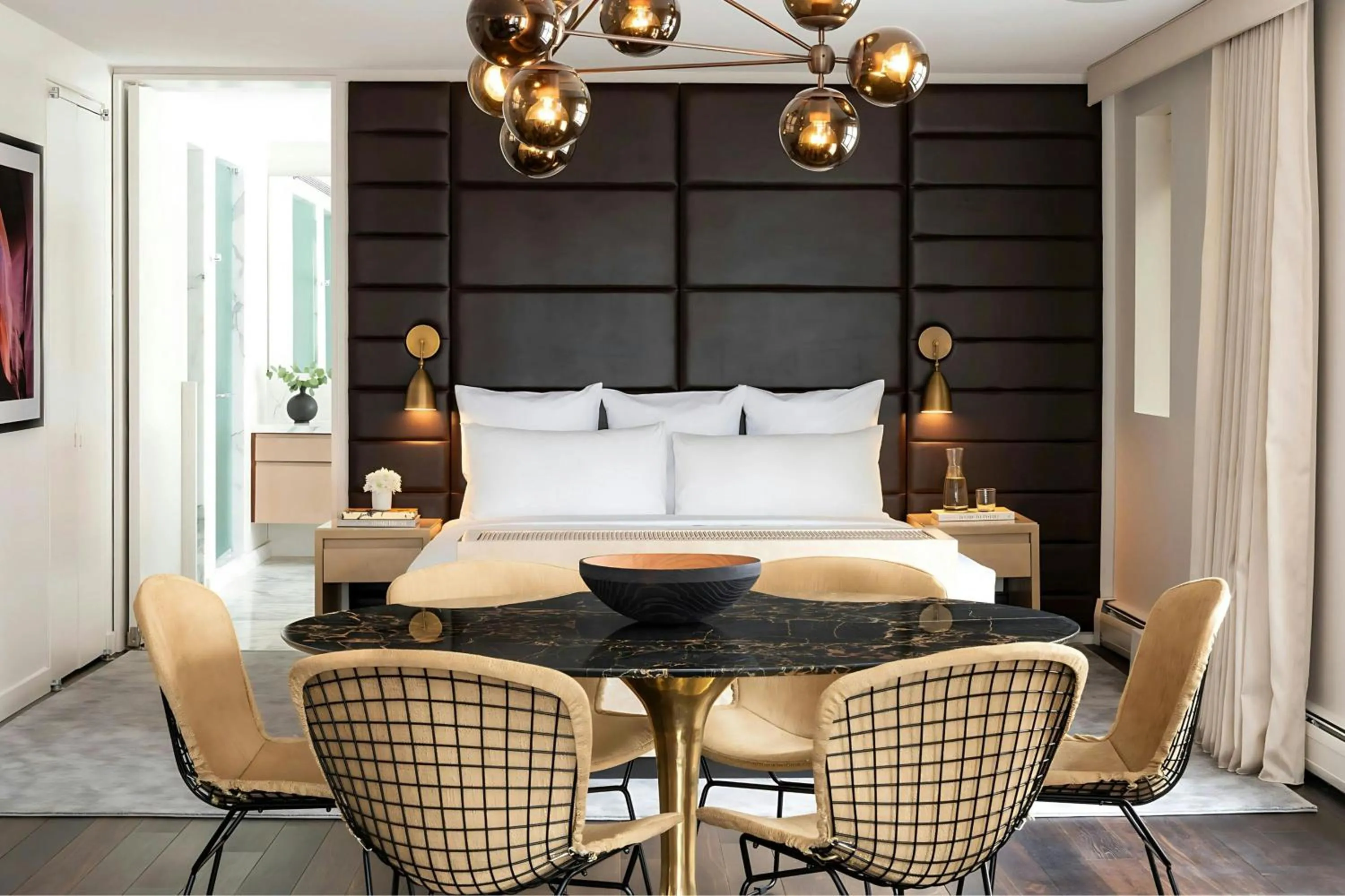 Photo of the whole room in Hotel 55