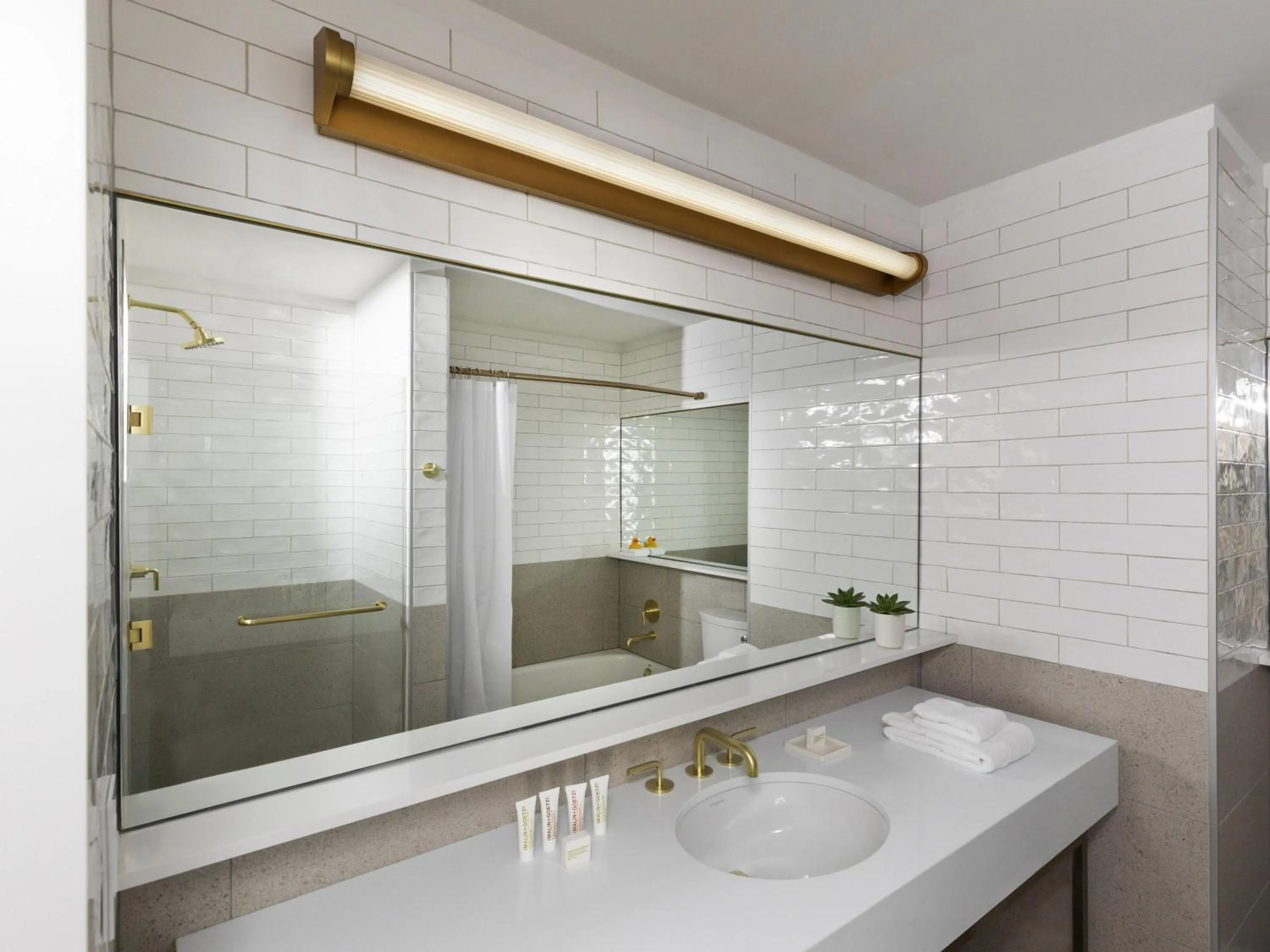 Bedroom in 21c Museum Hotel Chicago