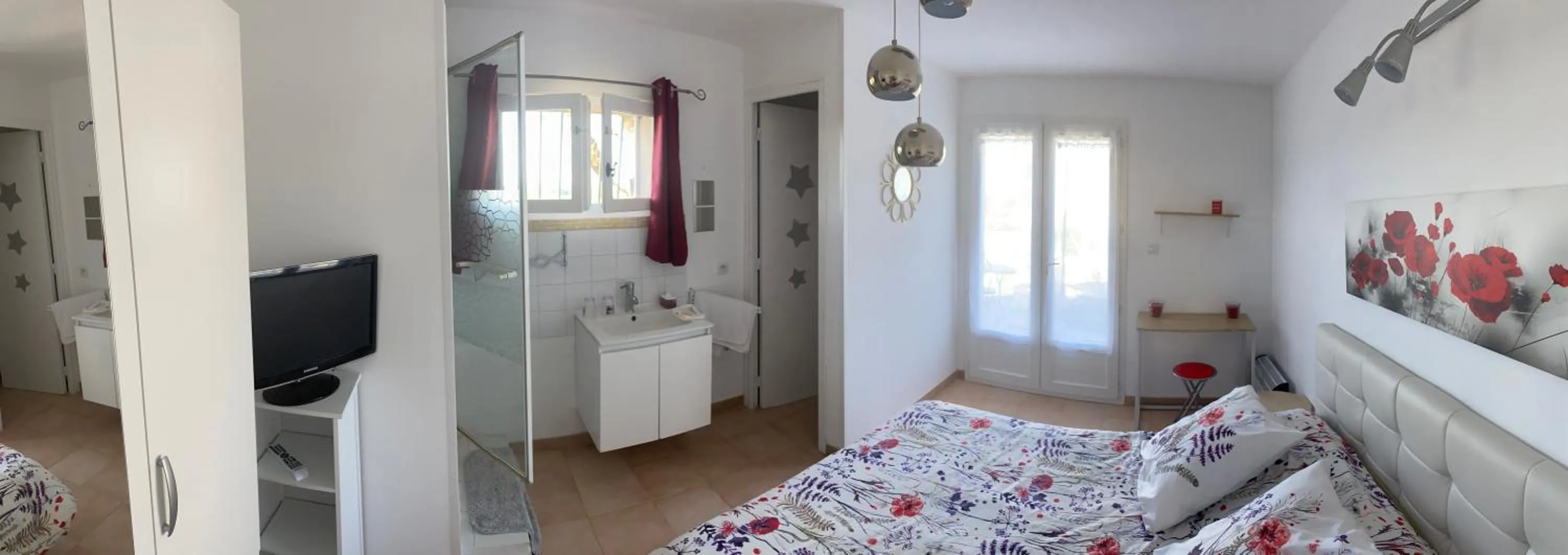 Bedroom, Bed in chambre d'hotes les cigales