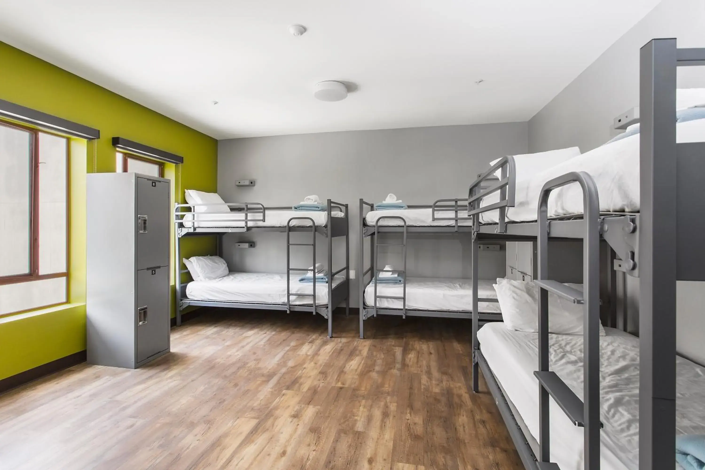 Bed in All-Gender 10-Bed Dormitory Ensuite in HI Los Angeles Santa Monica Hostel Bed in All-Gender 10-Bed Dormitory Ensuite in HI Los Angeles Santa Monica Hostel