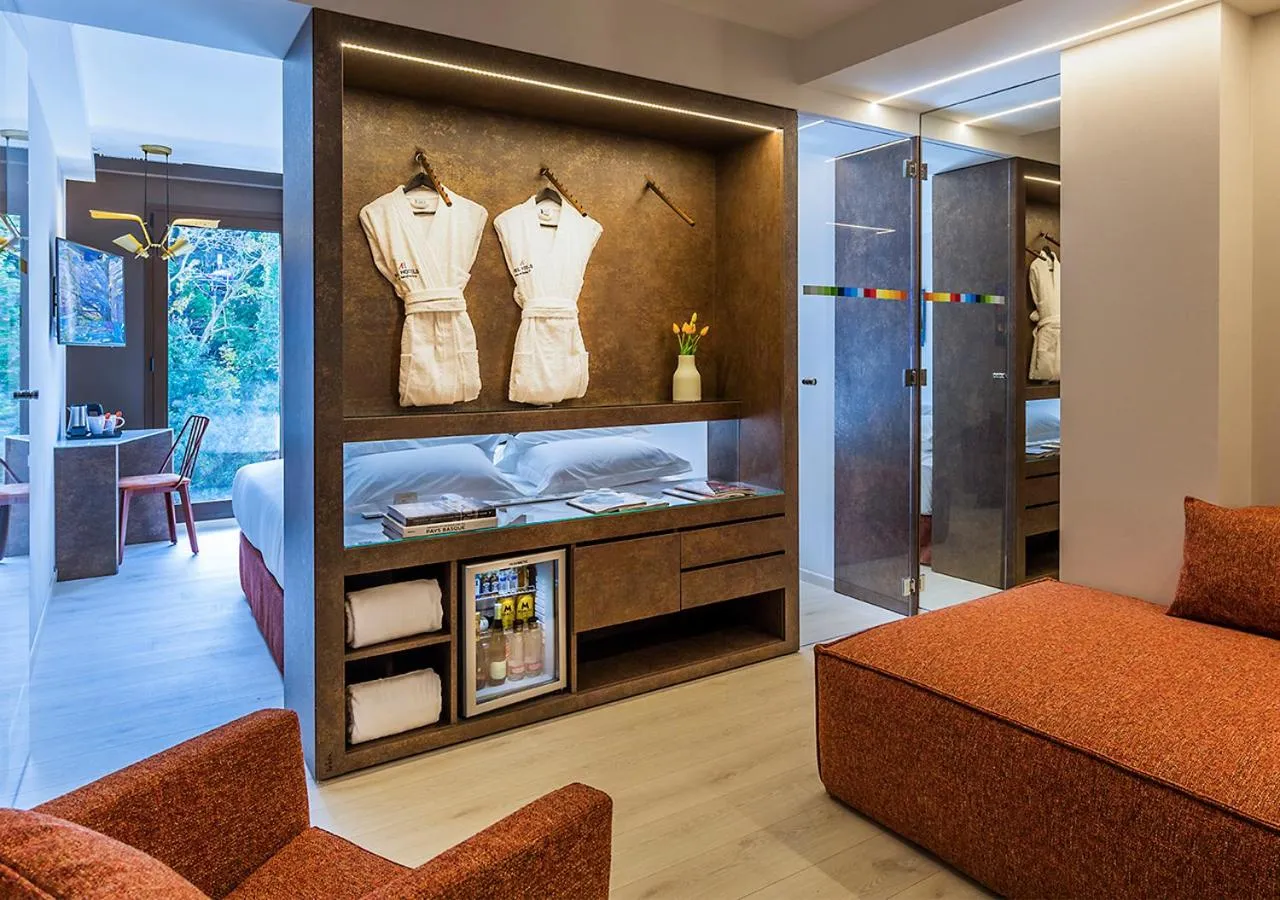 Living room, Bed in Axel Hotel San Sebastián - Adults Only
