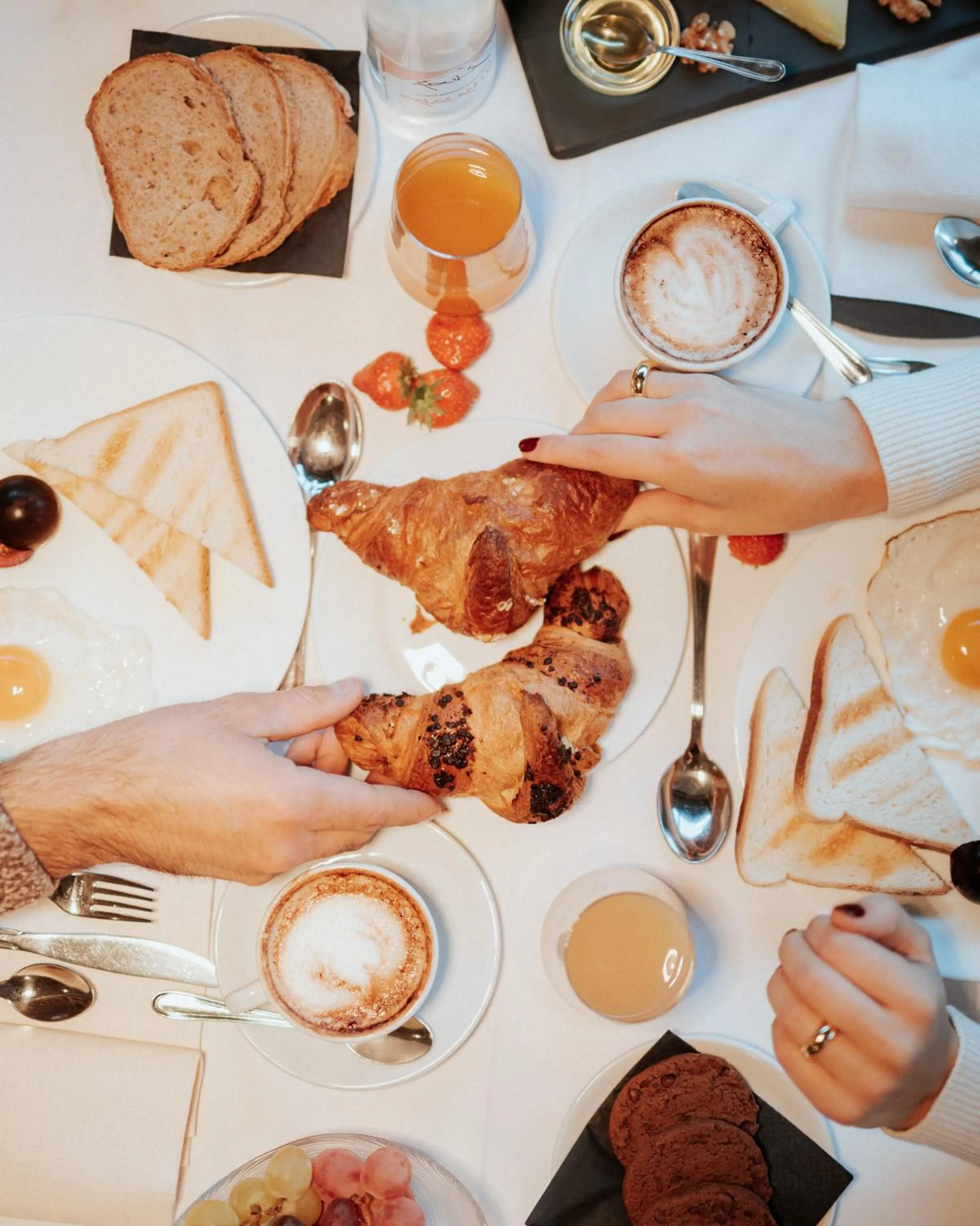 Breakfast in Campra Alpine Lodge & Spa