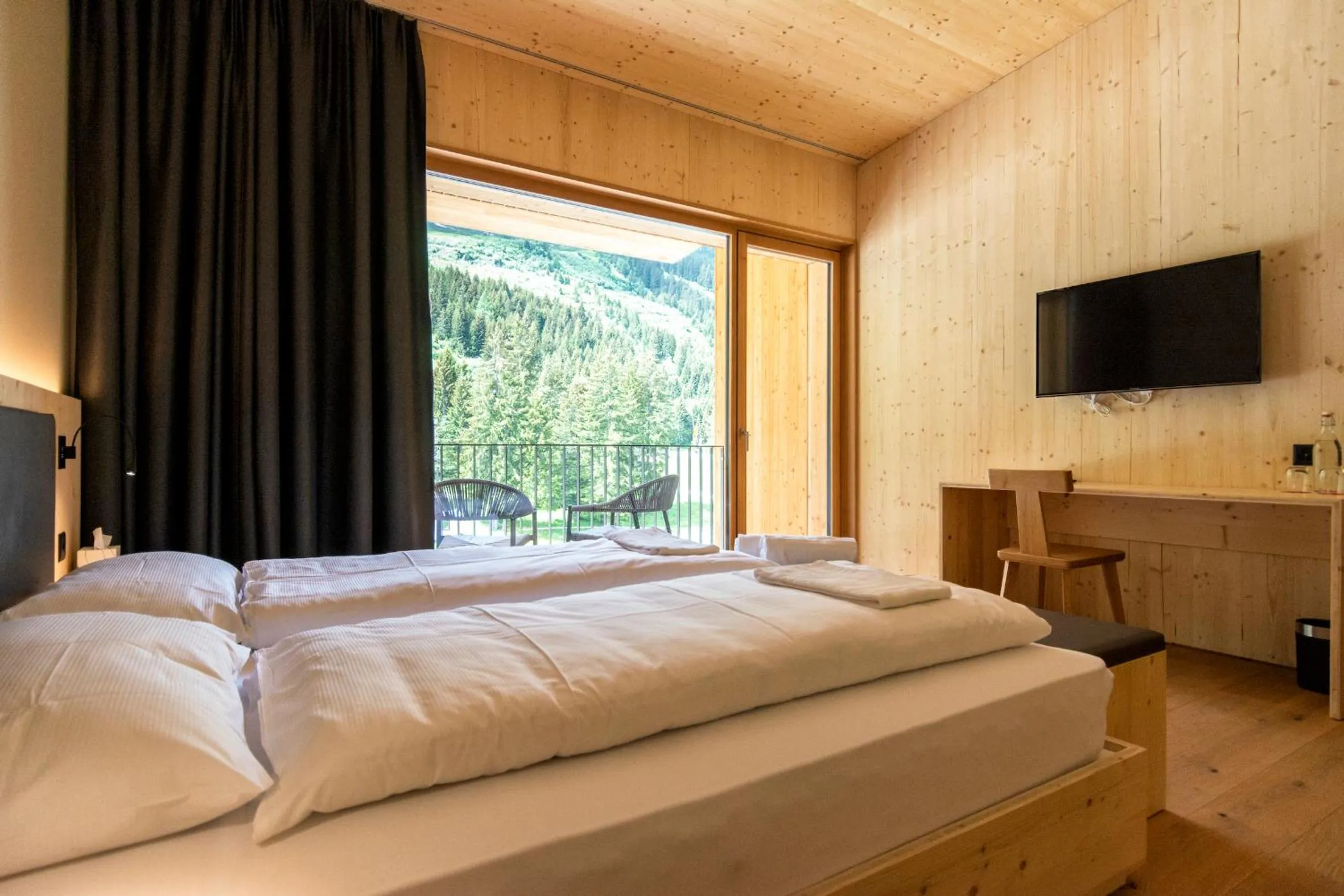 Bedroom, Bed in Campra Alpine Lodge & Spa