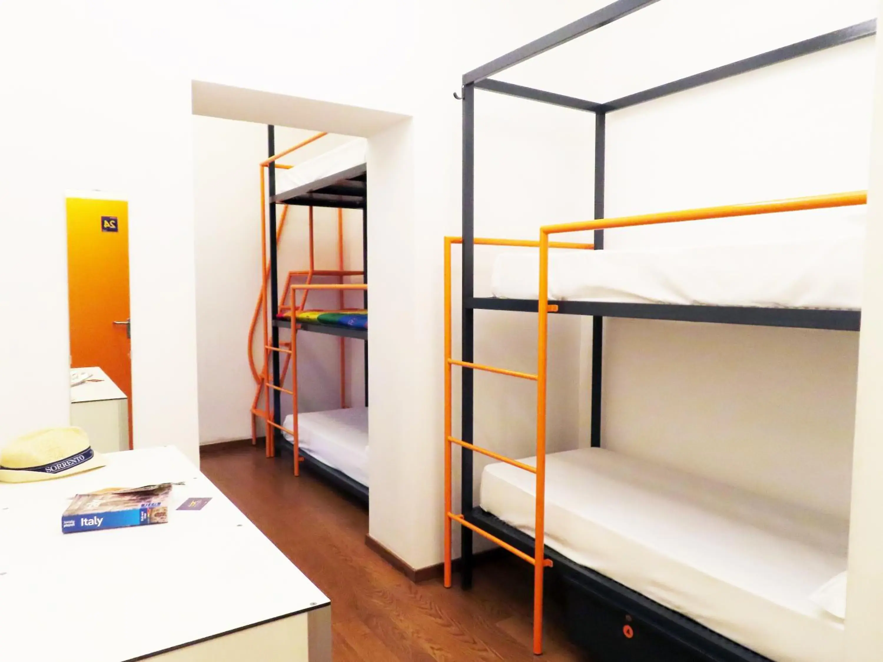 Bed in 4-Bed Female Dormitory Room with Private Bathroom in Tric Trac Hostel Bed in 4-Bed Female Dormitory Room with Private Bathroom in Tric Trac Hostel