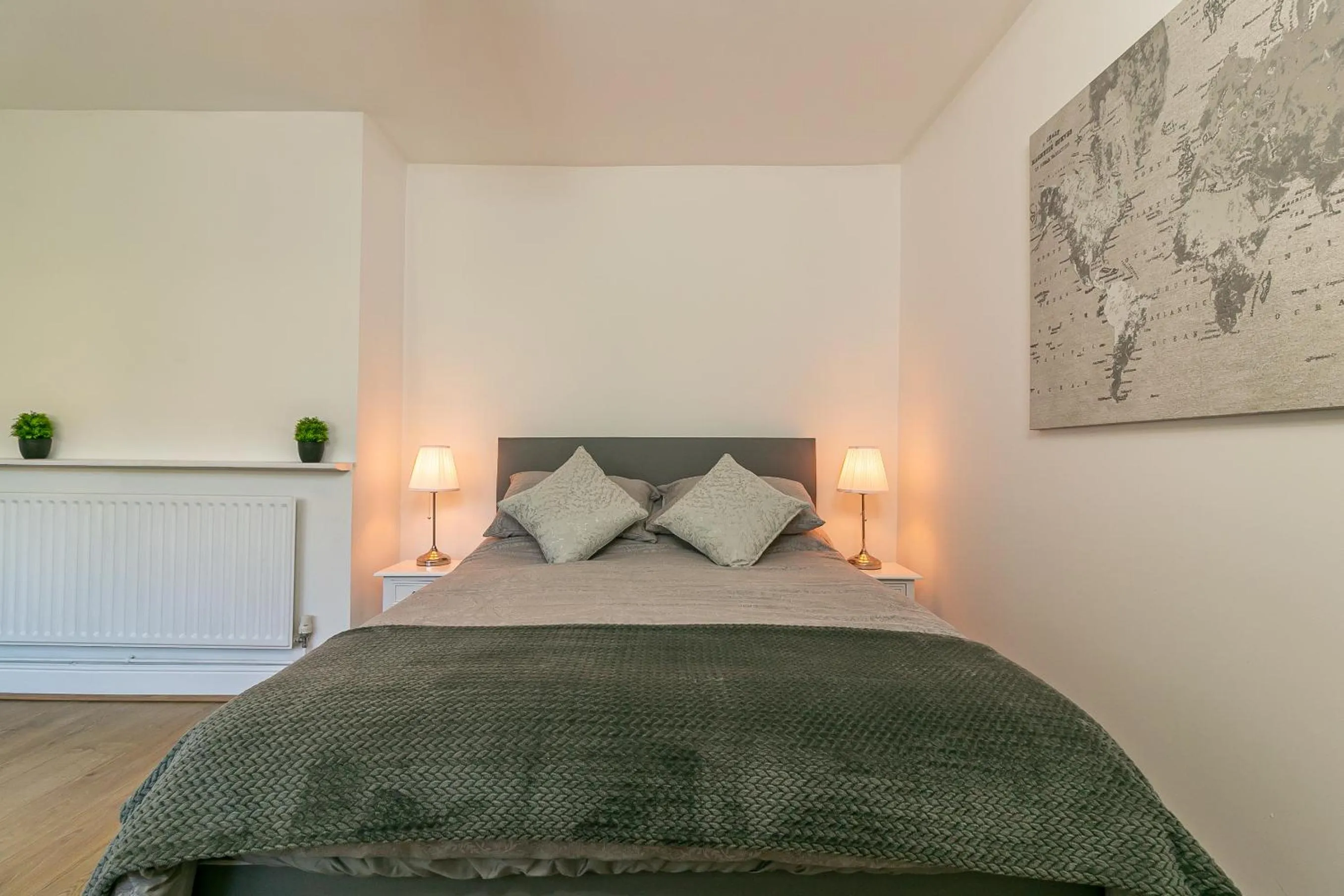 Bedroom, Bed in Hillcrest Lodge