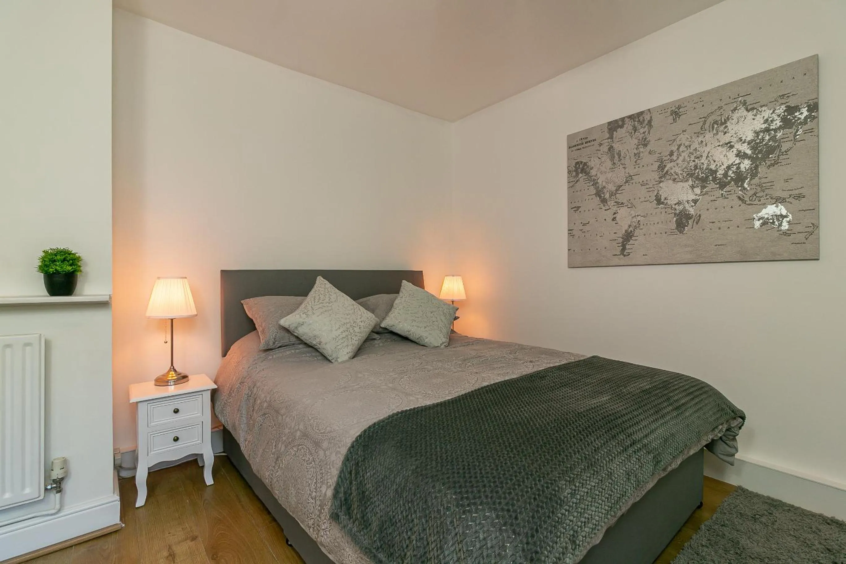 Bedroom, Bed in Hillcrest Lodge