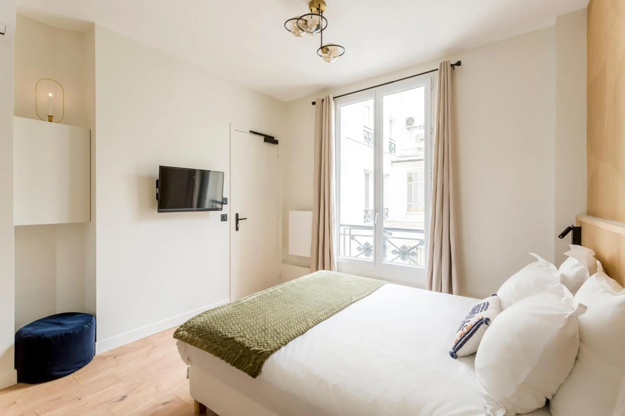 Bed in Best Stay Jeuneurs