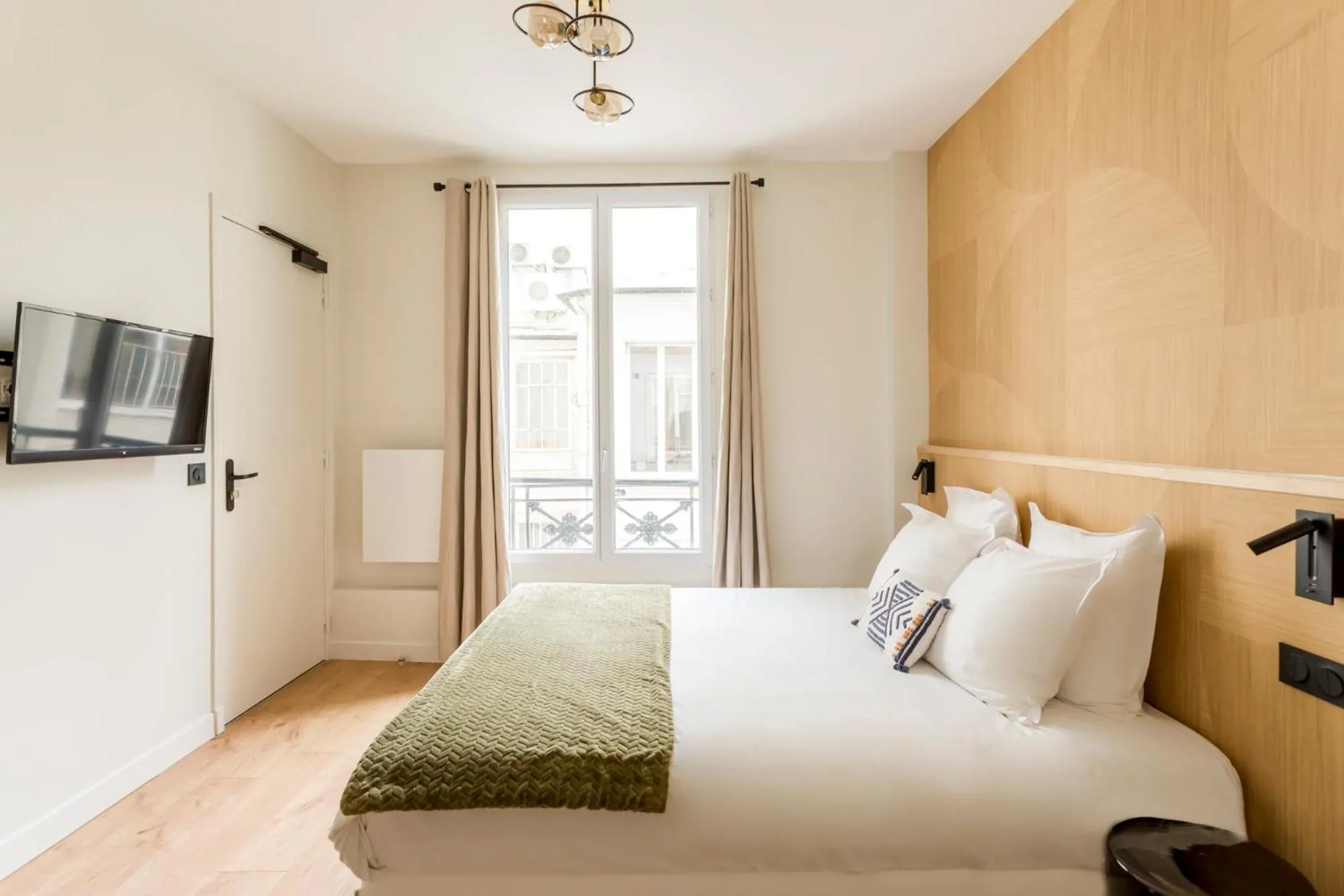 Bed in Best Stay Jeuneurs