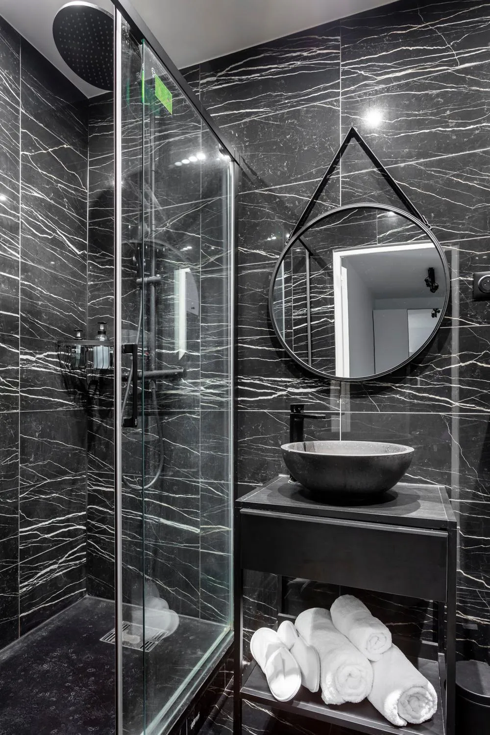 Shower in Best Stay Jeuneurs