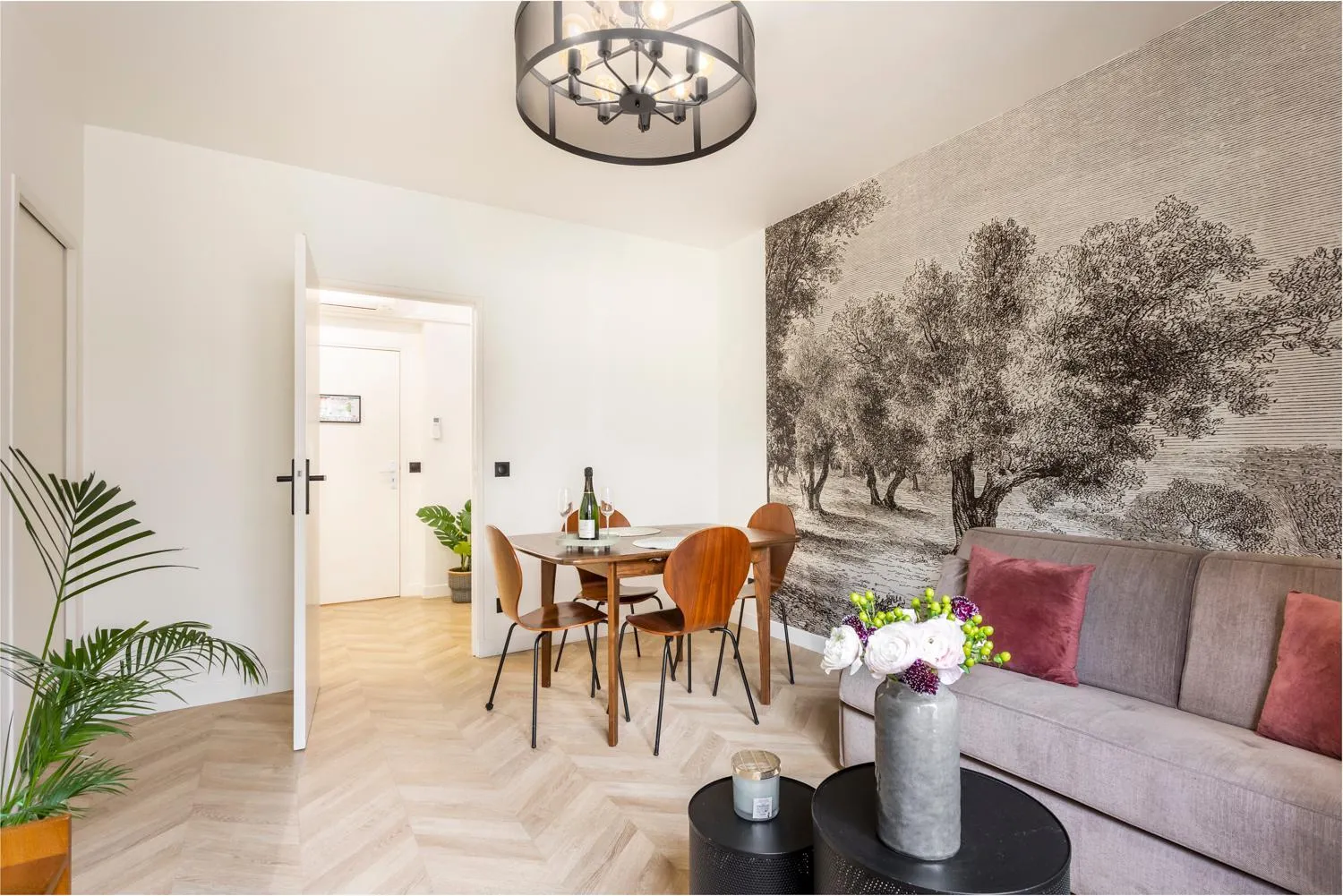 Dining area in Best Stay Jeuneurs