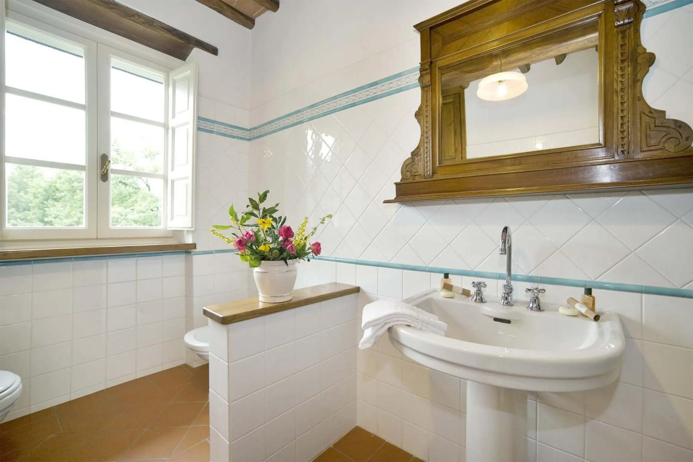 Bathroom in Broccolo by Salogi Villas