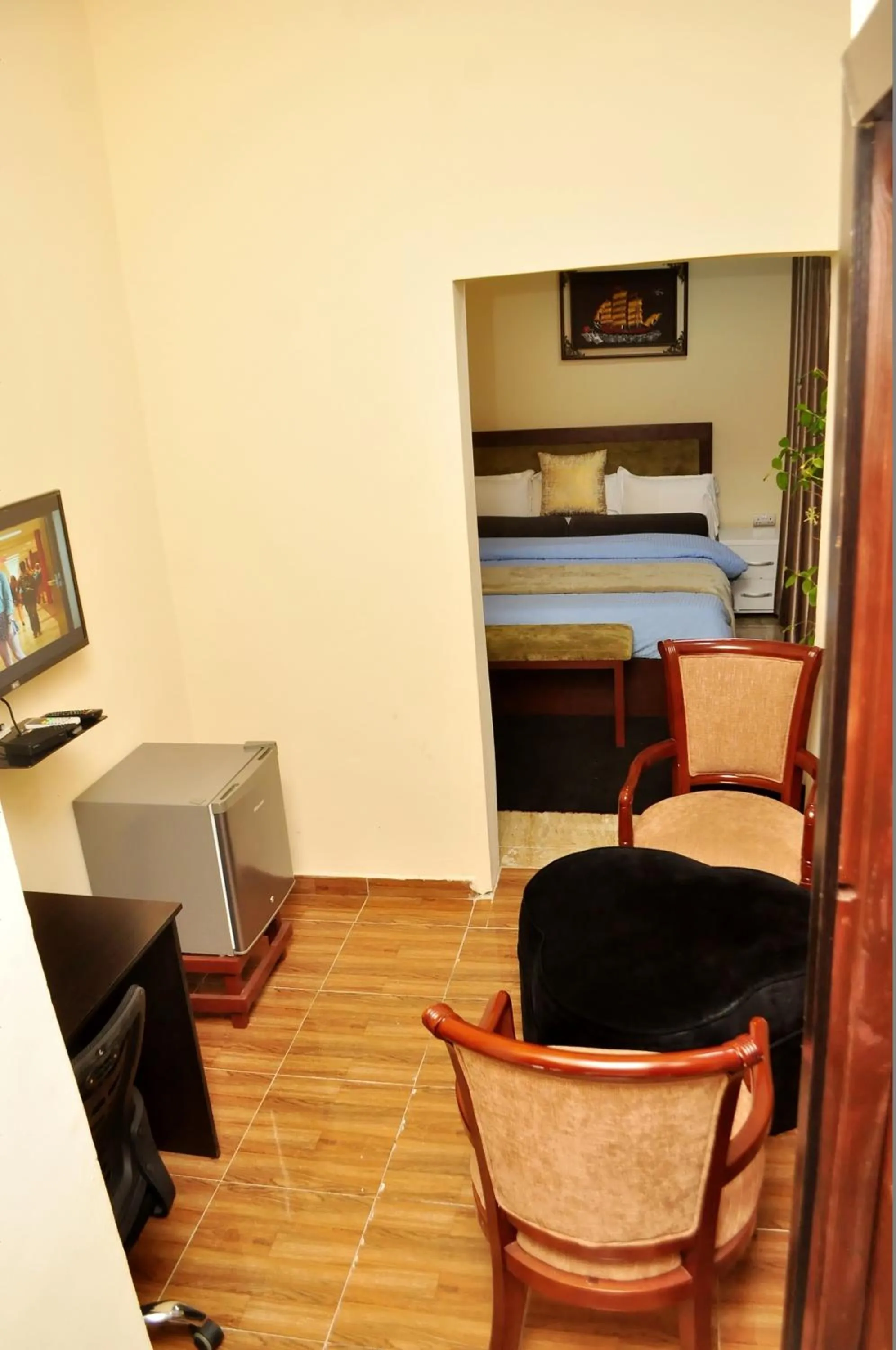 Living room, Bed in J Gibson Hotel