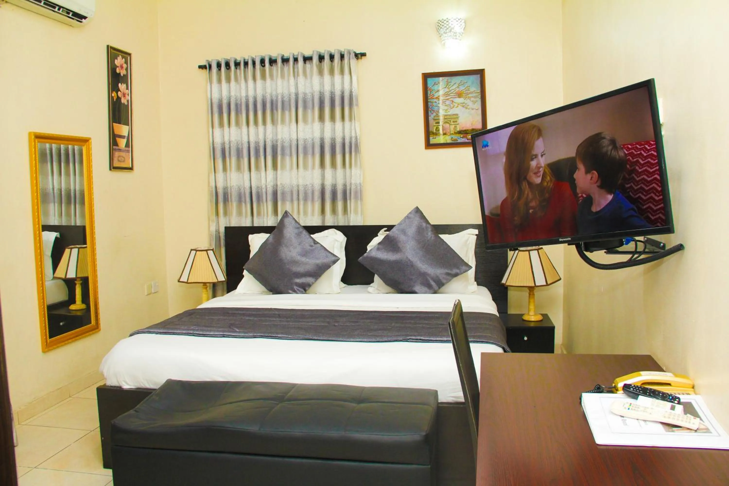 Bedroom, Bed in J Gibson Hotel