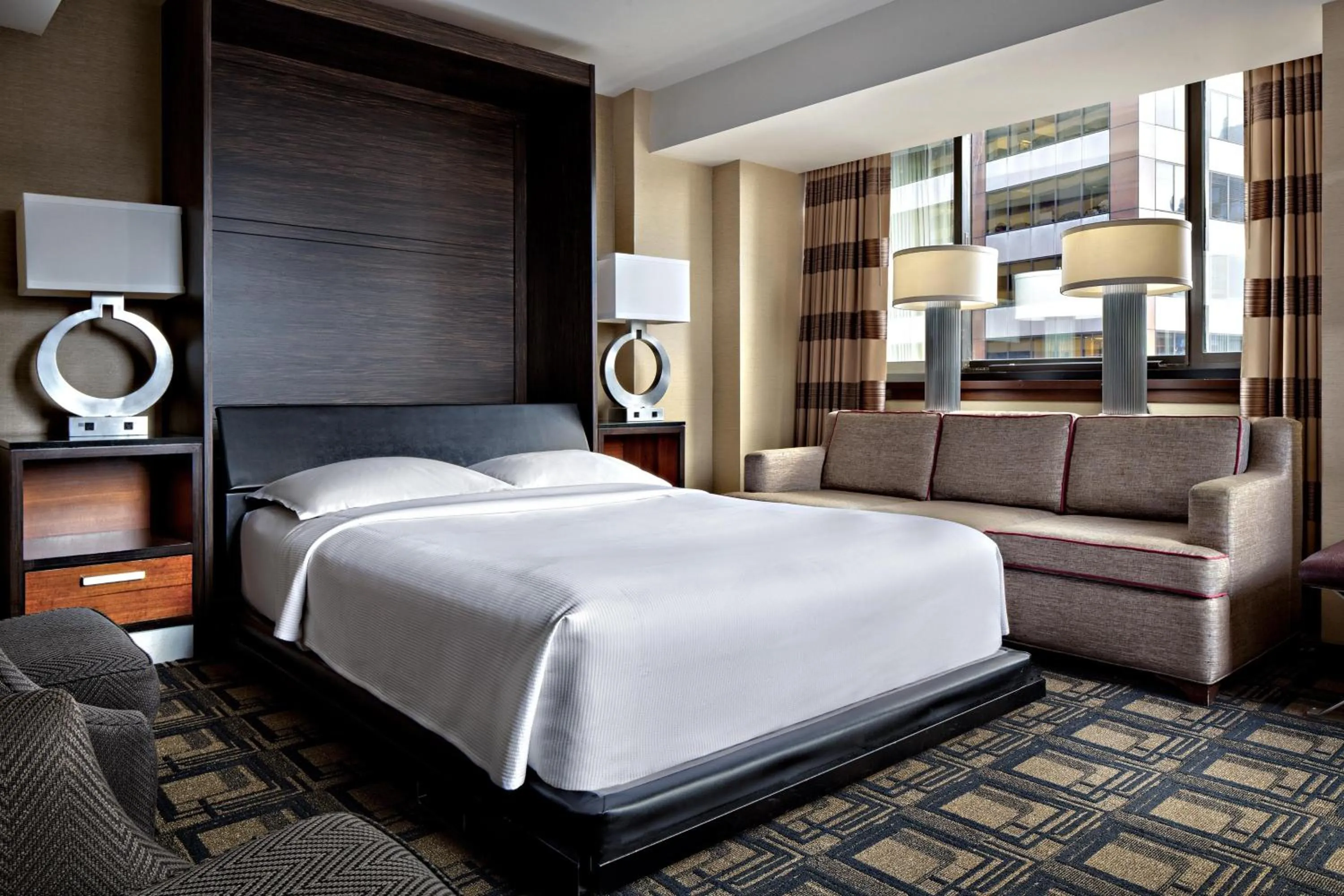 Photo of the whole room, Bed in Sheraton New York Times Square Hotel