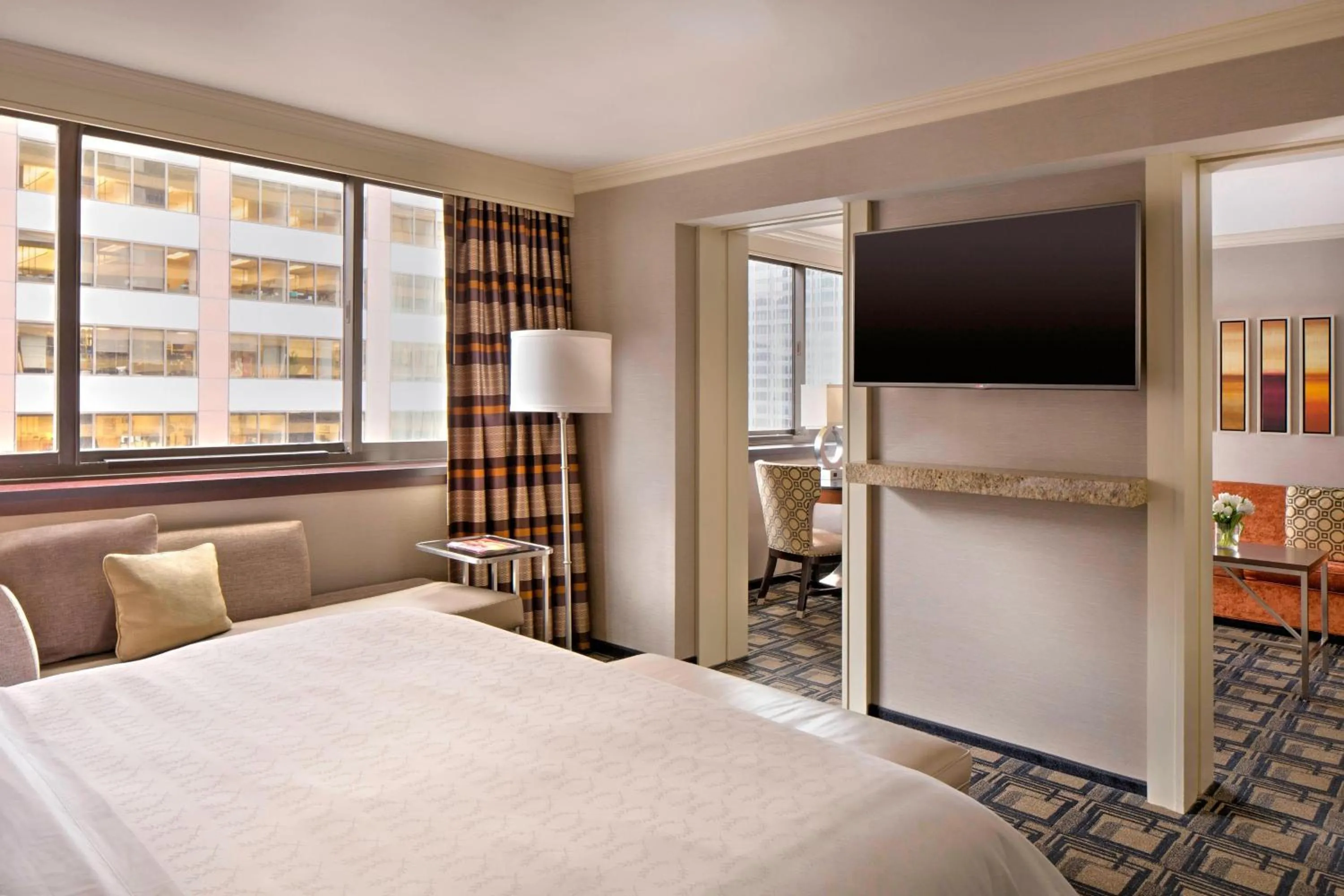 Photo of the whole room, Bed in Sheraton New York Times Square Hotel