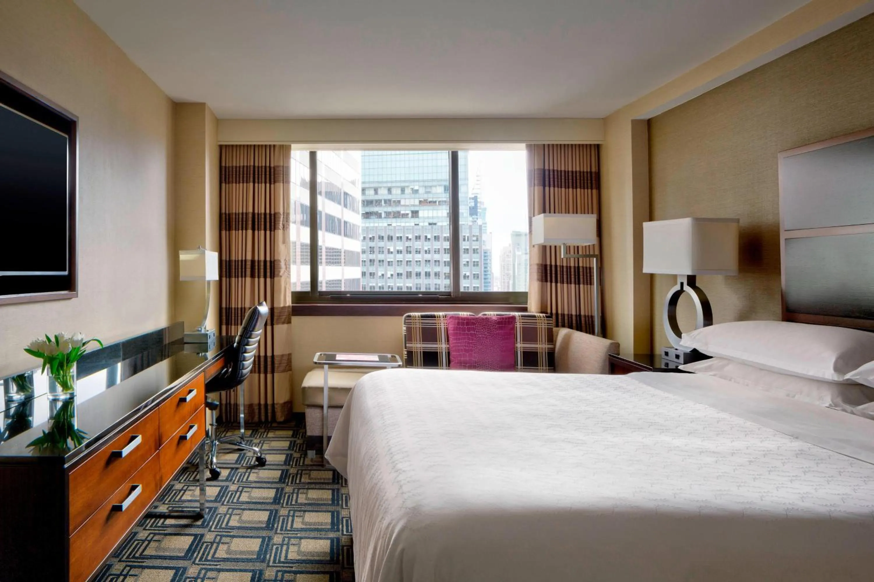 Photo of the whole room, Bed in Sheraton New York Times Square Hotel