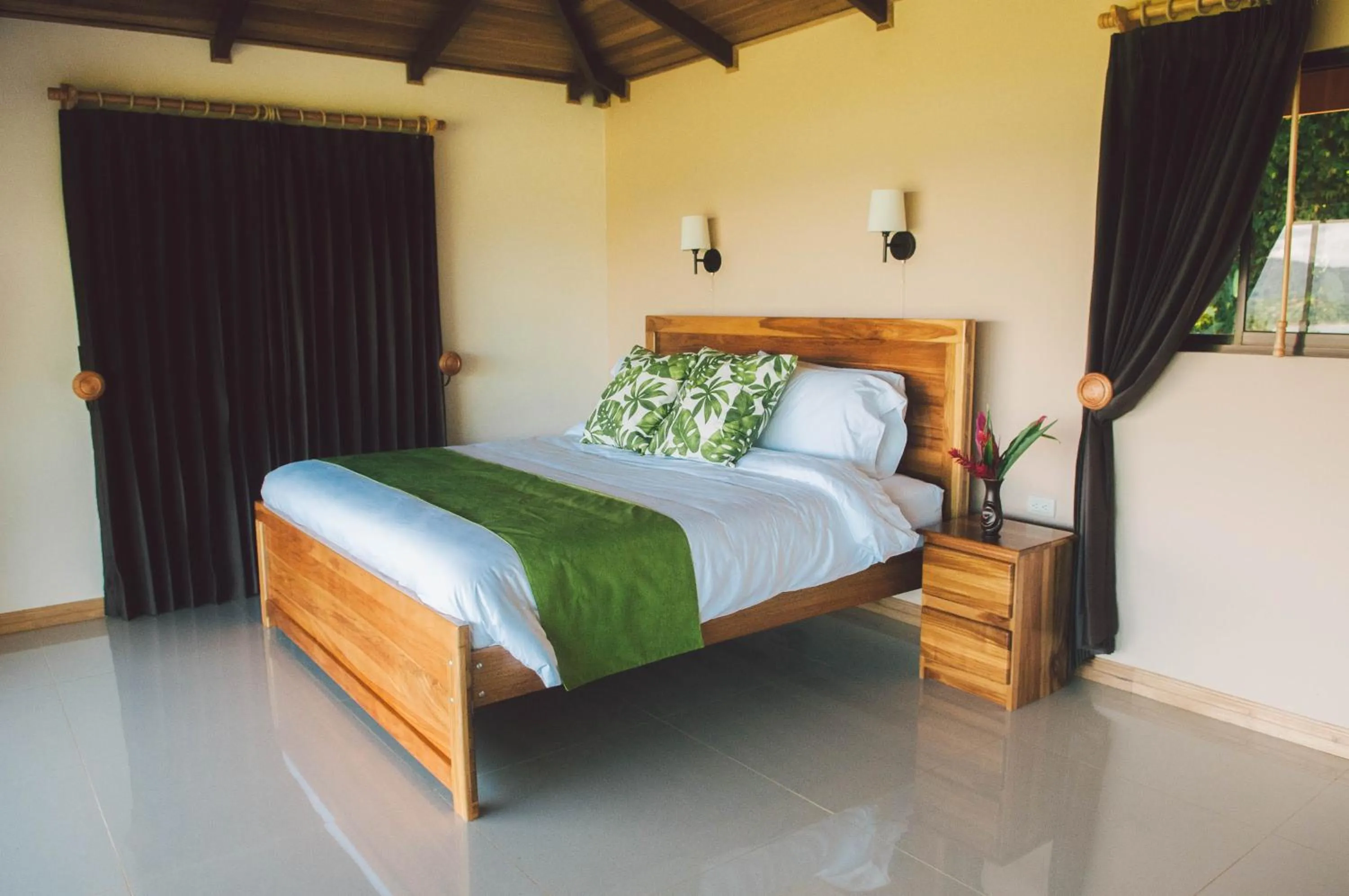 Bed in Drake Bay Greenleaf