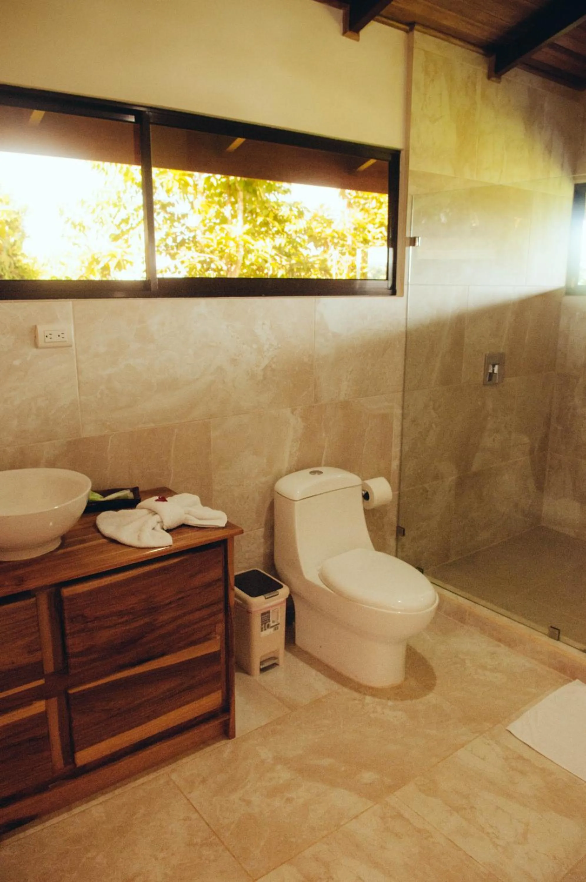 Bathroom in Drake Bay Greenleaf