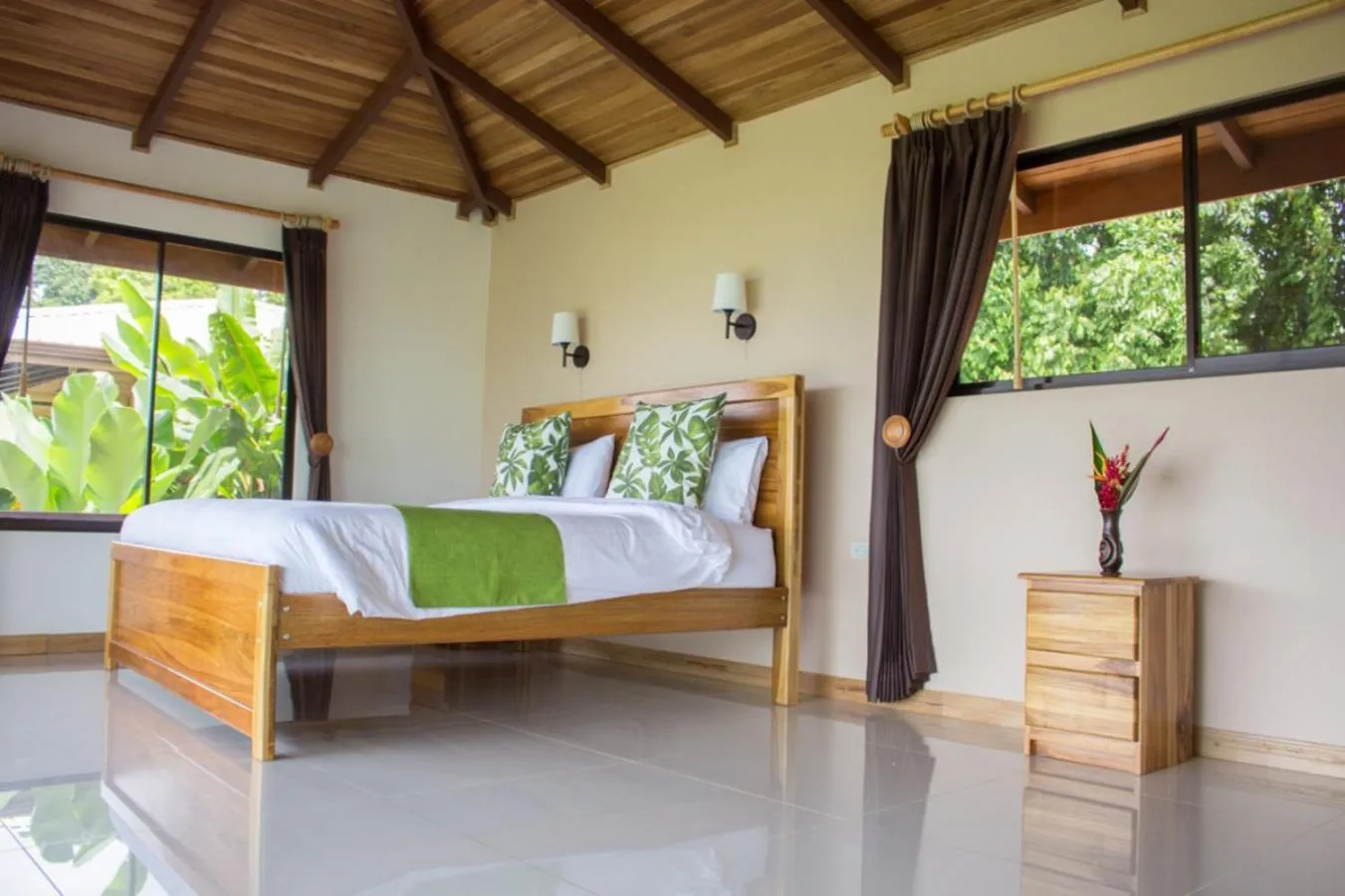 Bed in Drake Bay Greenleaf