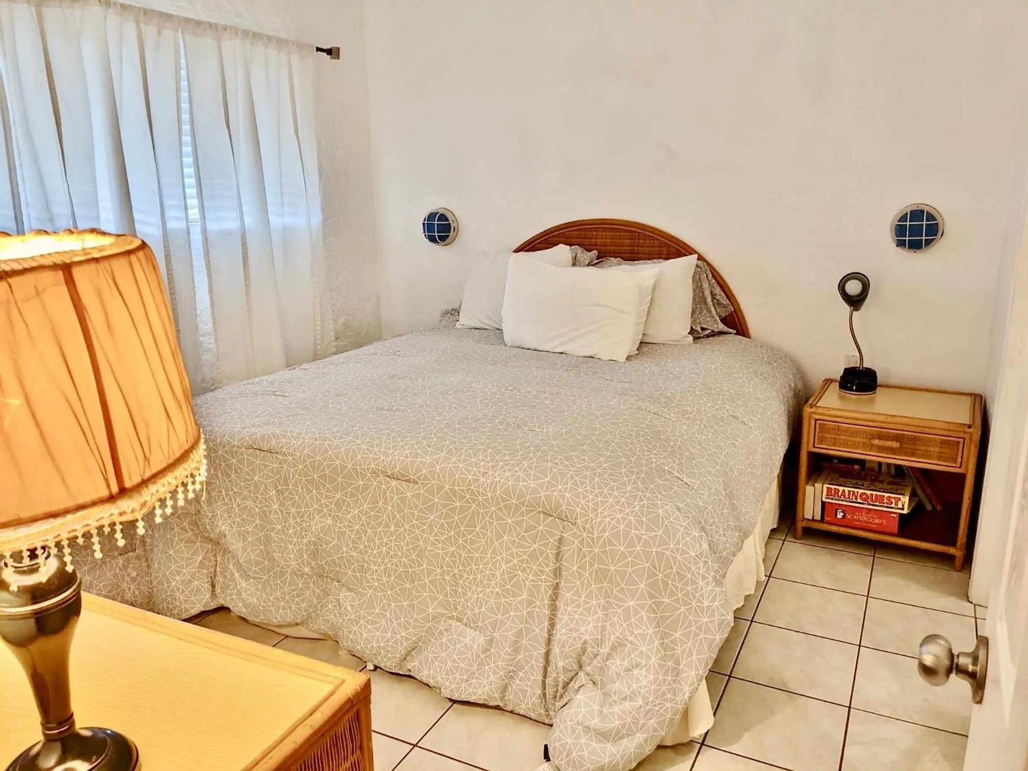 Bed in Unwind on Your Fantasy Hawaiian Vacation- 1BD/1BA Condo in Kailua-Kona, Hawaii