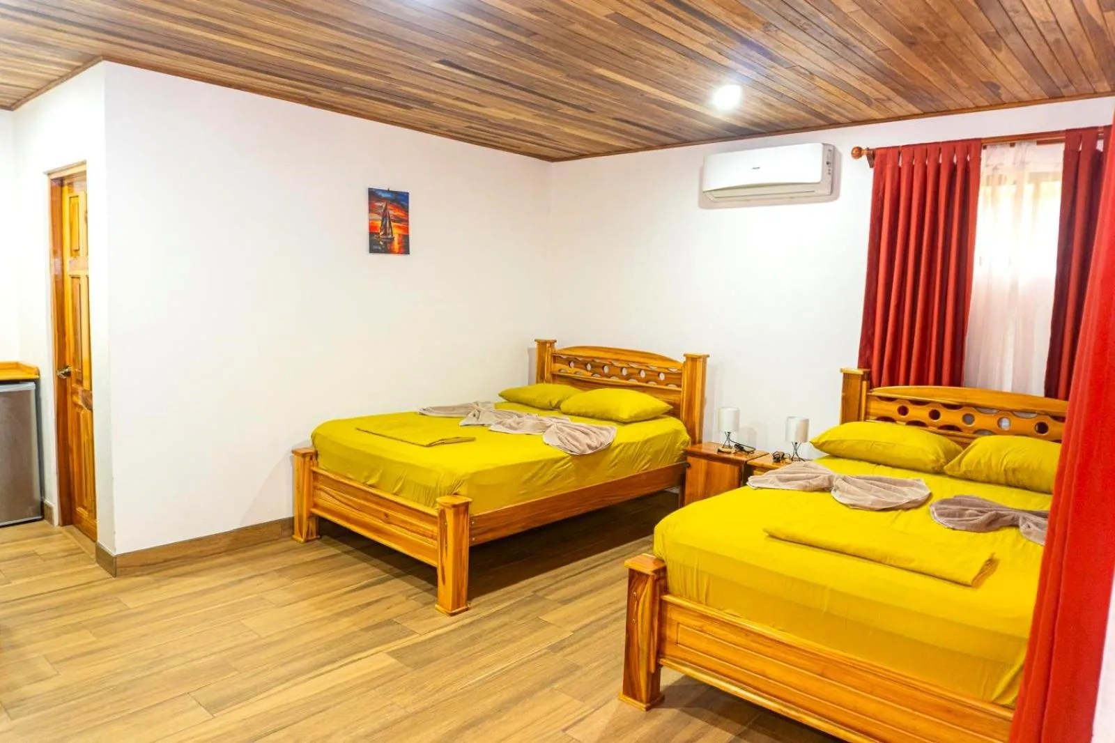 Photo of the whole room, Bed in Corcovado & Drake Inn