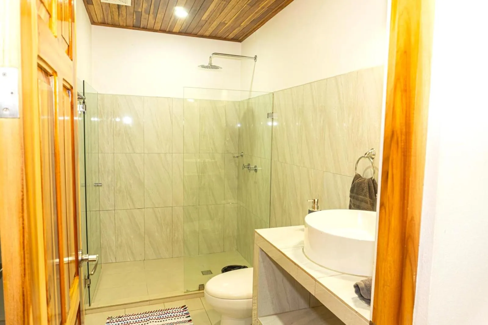 Shower in Corcovado & Drake Inn