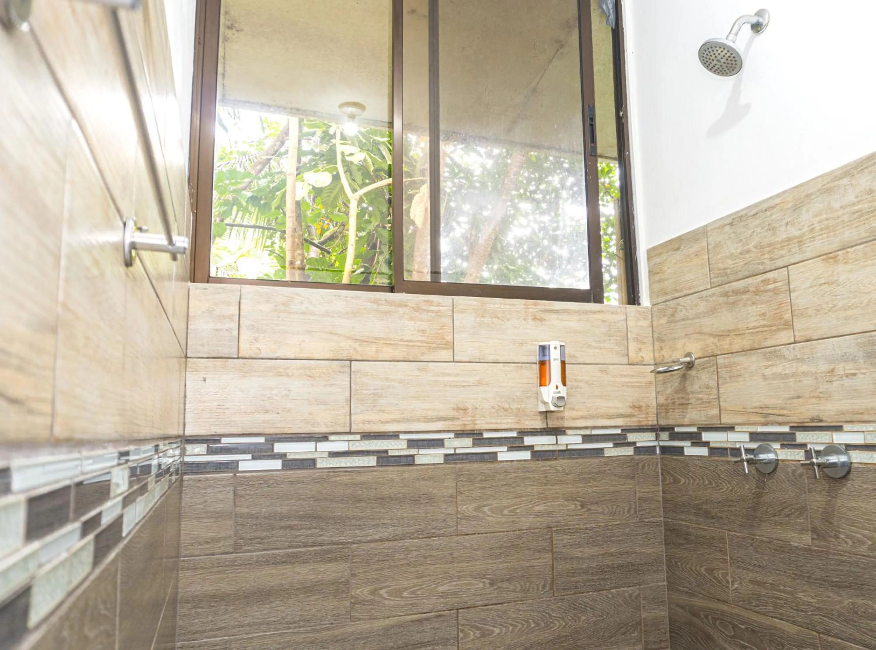 Shower in Corcovado & Drake Inn