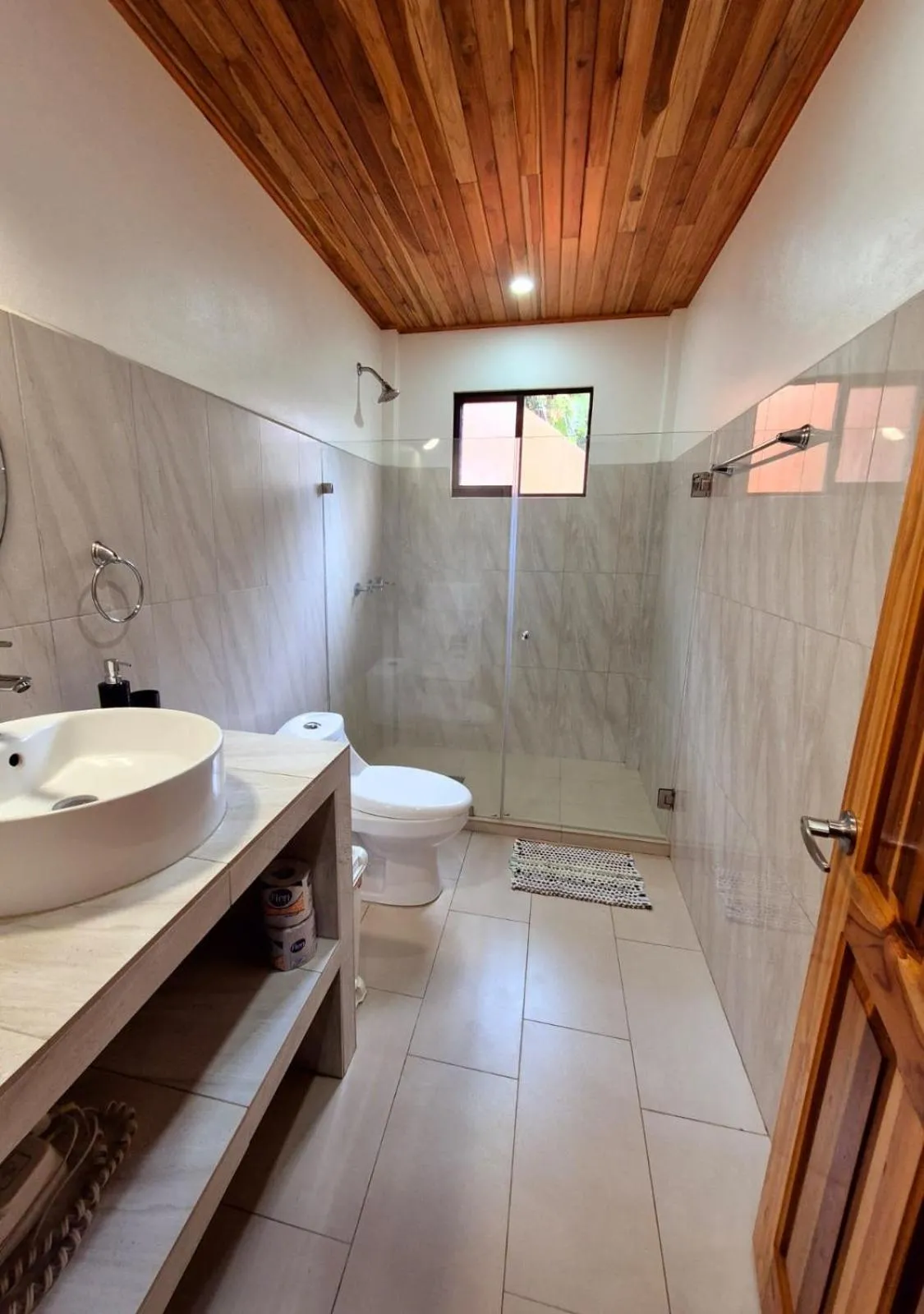 Shower in Corcovado & Drake Inn