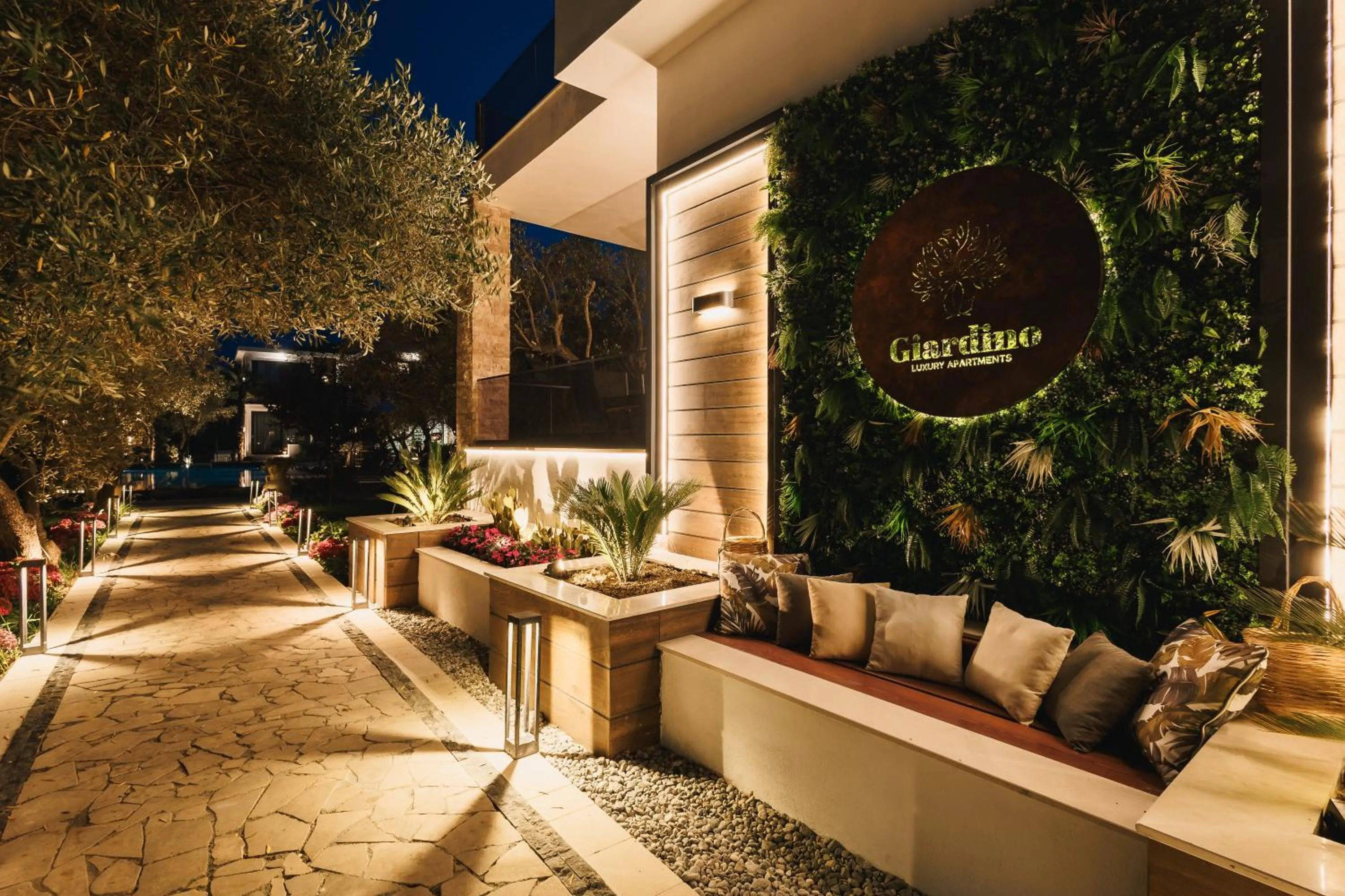 Giardino Lux Apartments
