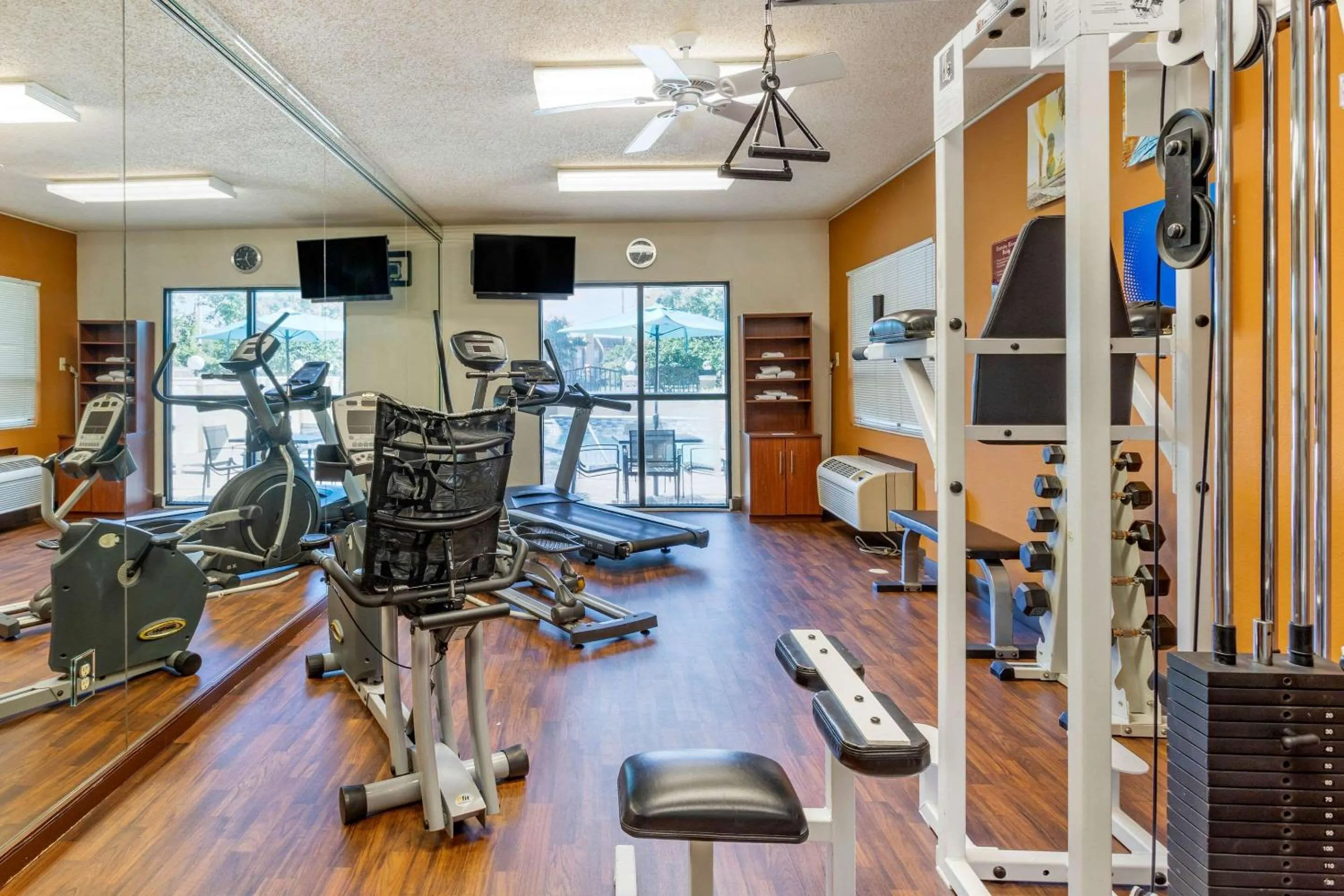 Fitness centre/facilities in Comfort Suites - Near the Galleria