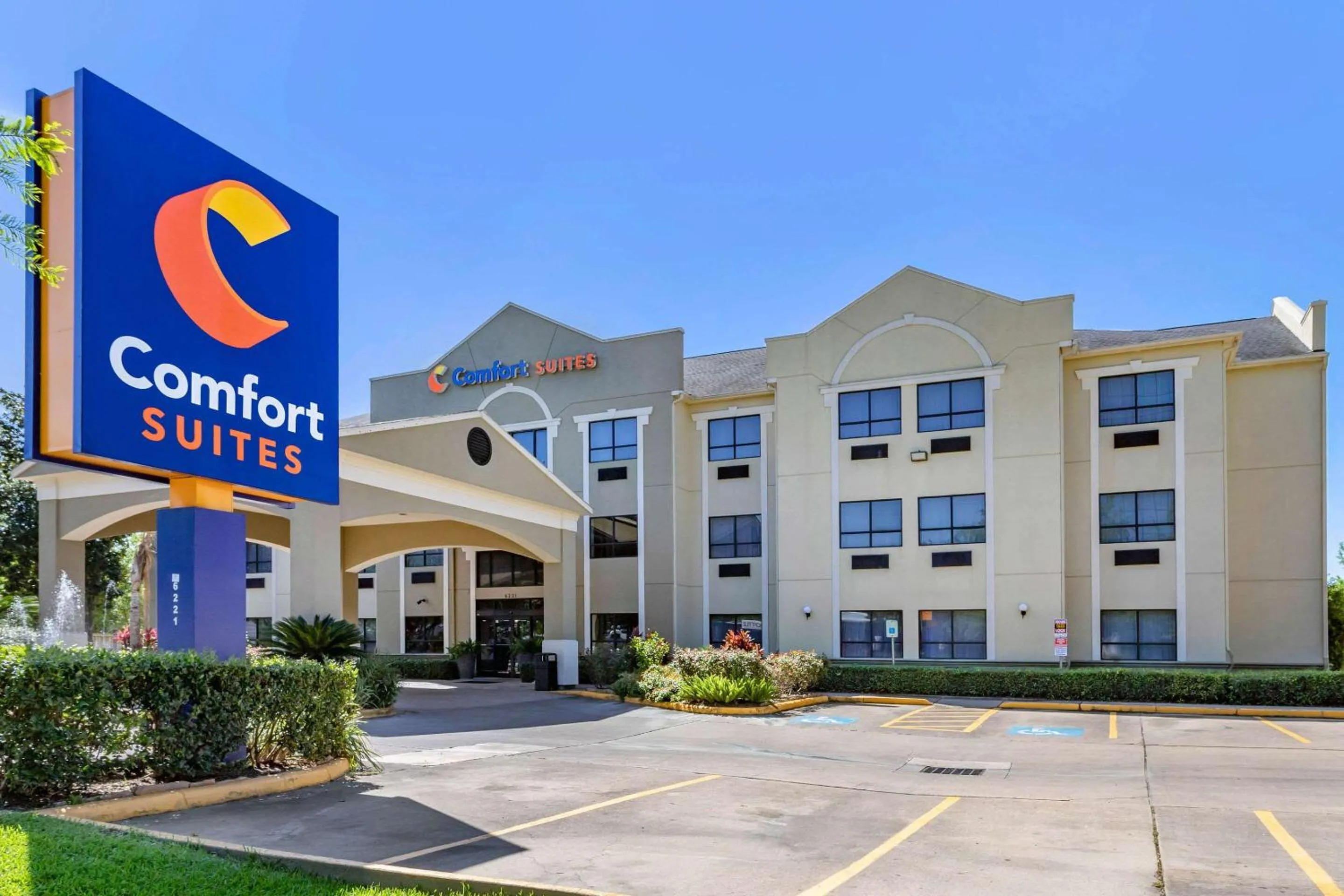 Property building in Comfort Suites - Near the Galleria