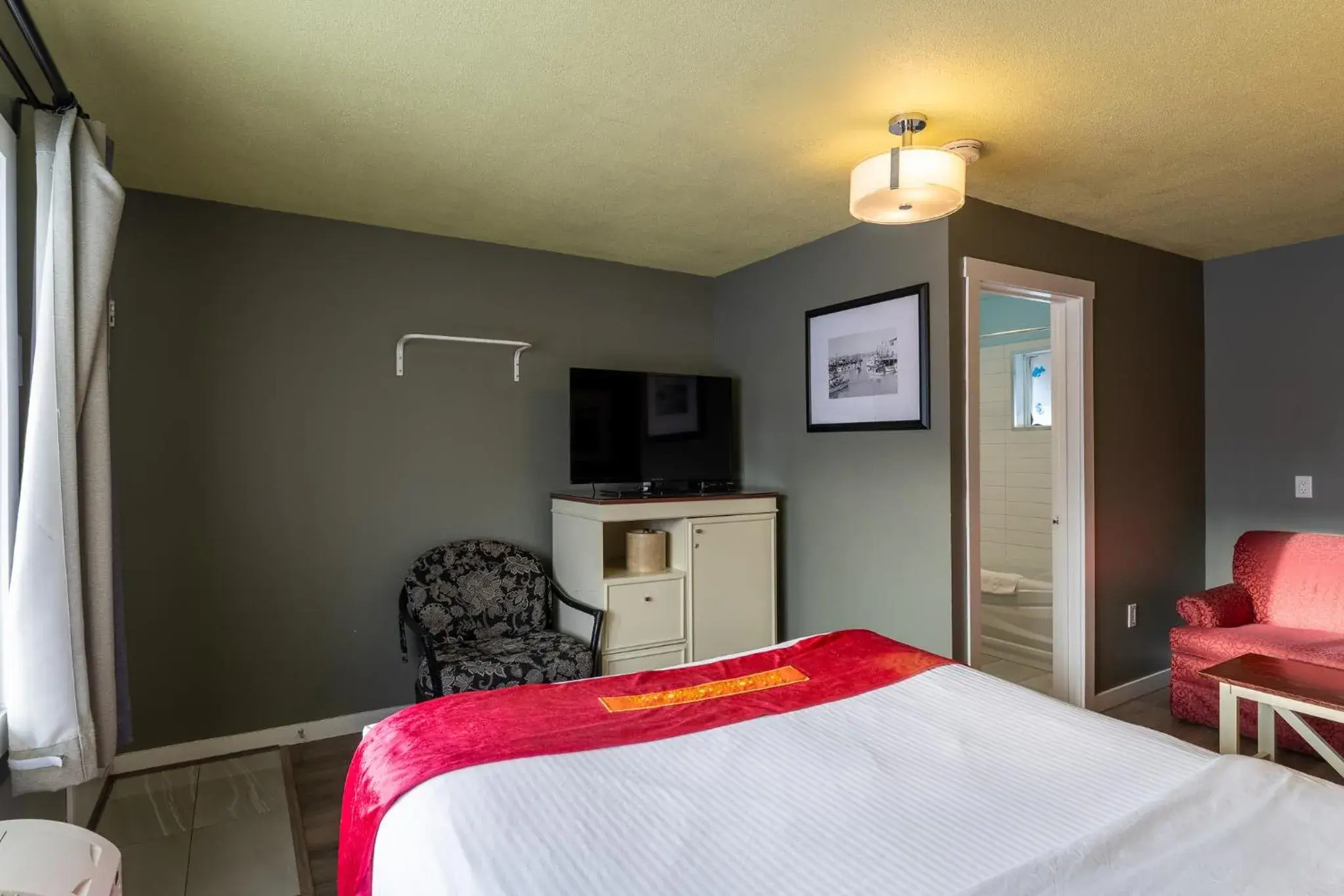 Standard Queen Room in Ace Motel Standard Queen Room in Ace Motel