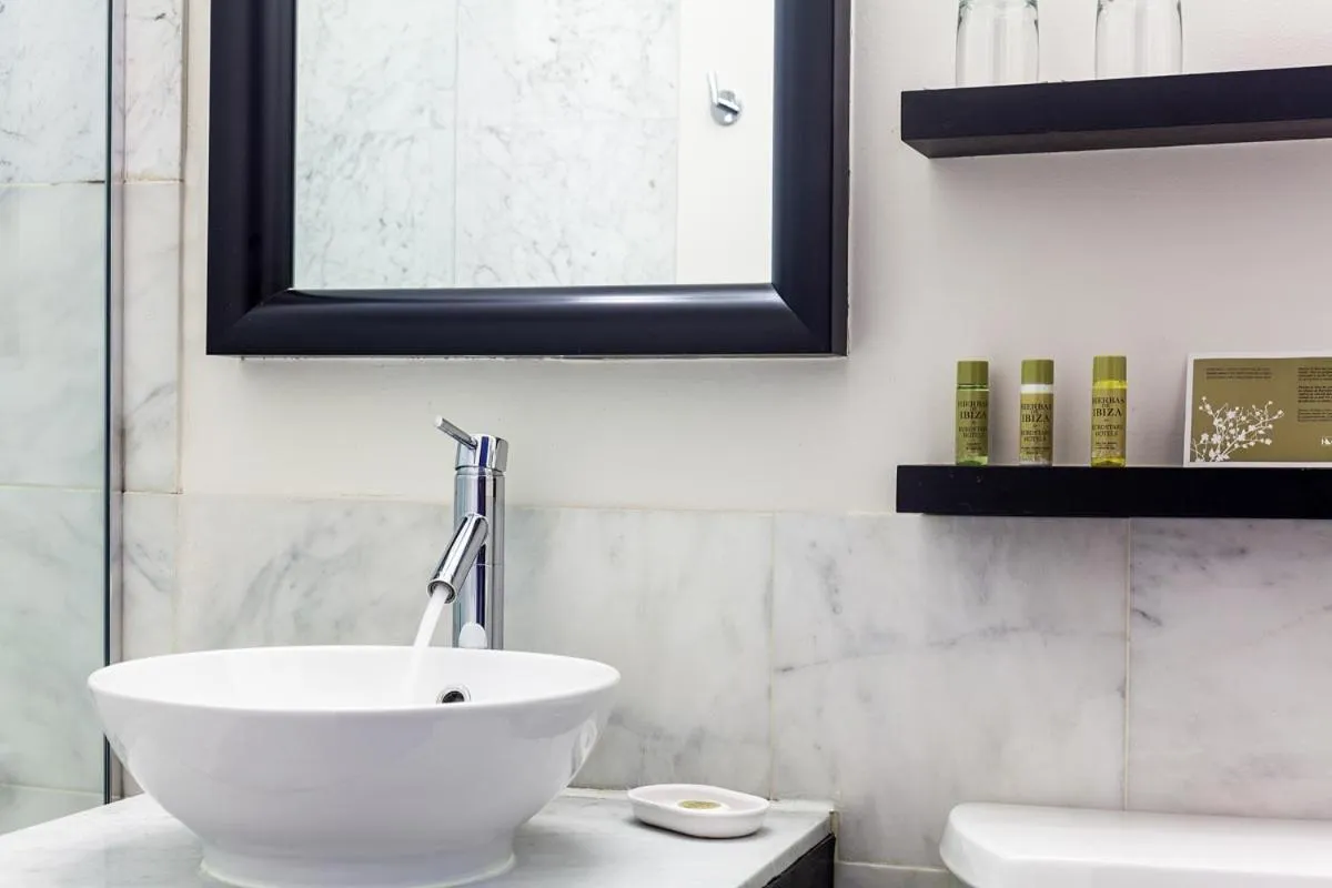 Bathroom in Eurostars Wall Street