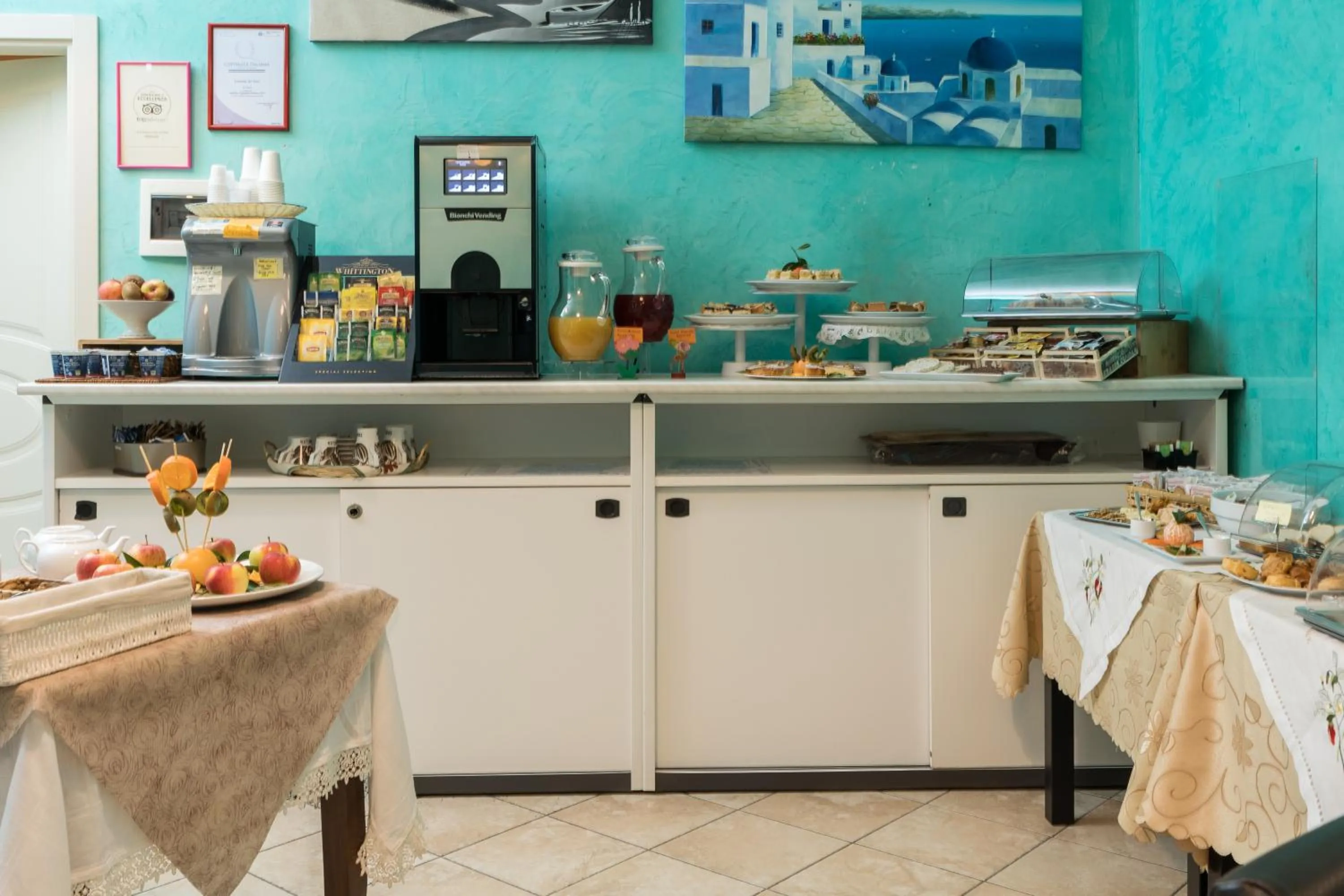 Buffet breakfast in Locanda dei Fiori