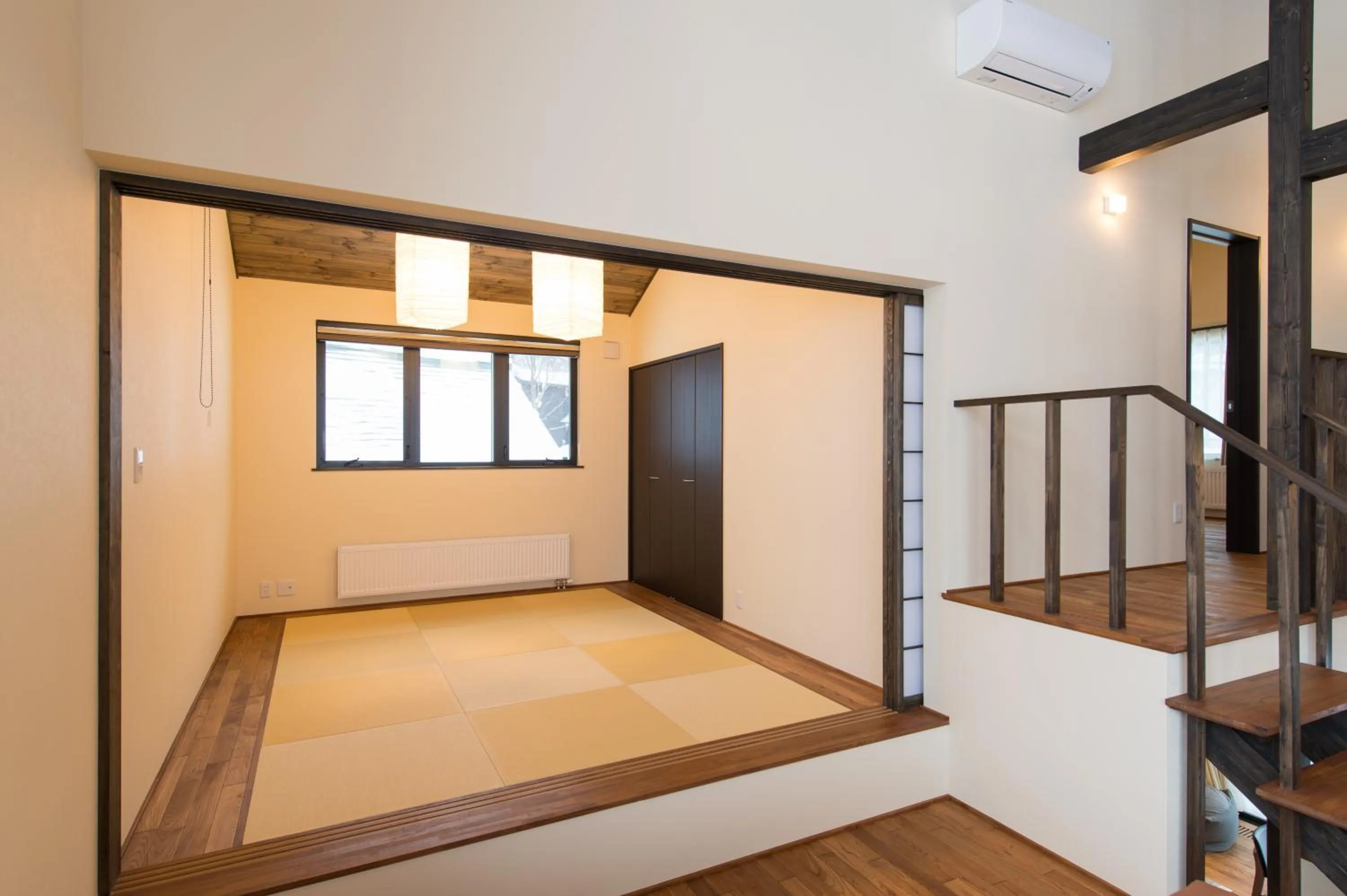 Living room, Bed in Tahoe Lodge by H2 Life