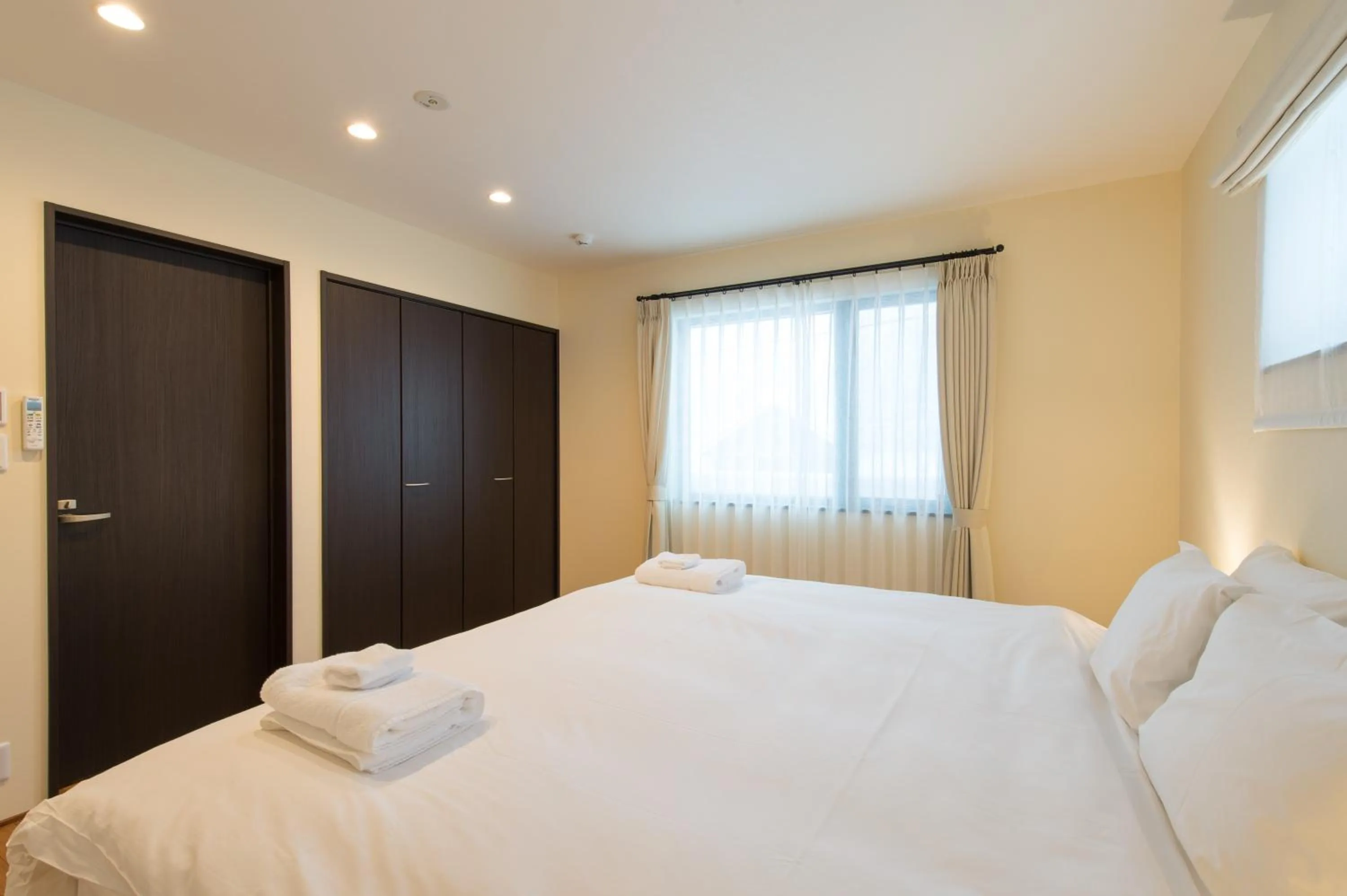 Bedroom, Bed in Tahoe Lodge by H2 Life