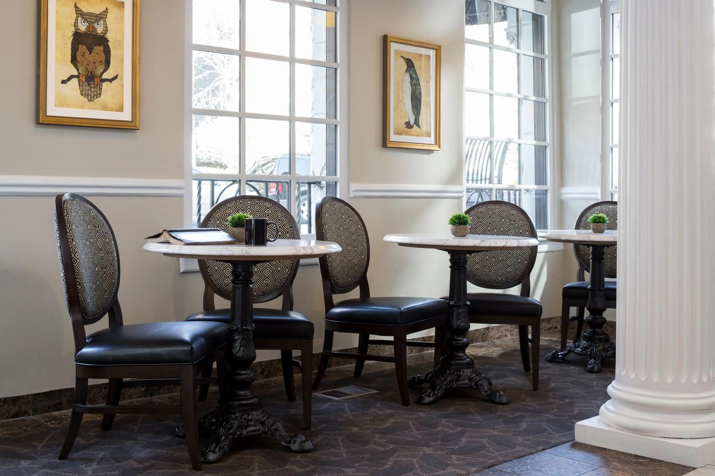 Communal lounge/ TV room in The Willows Hotel