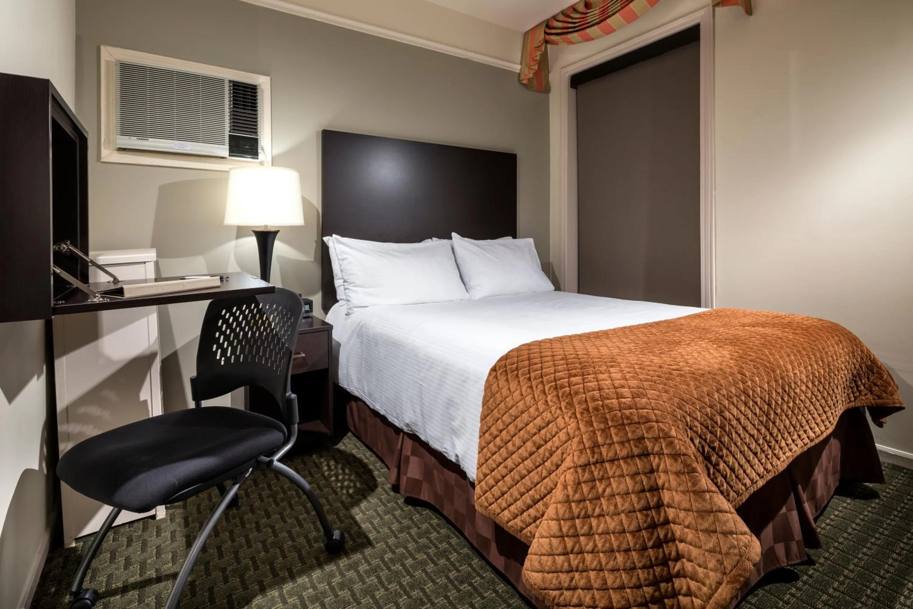 Bed in The Willows Hotel