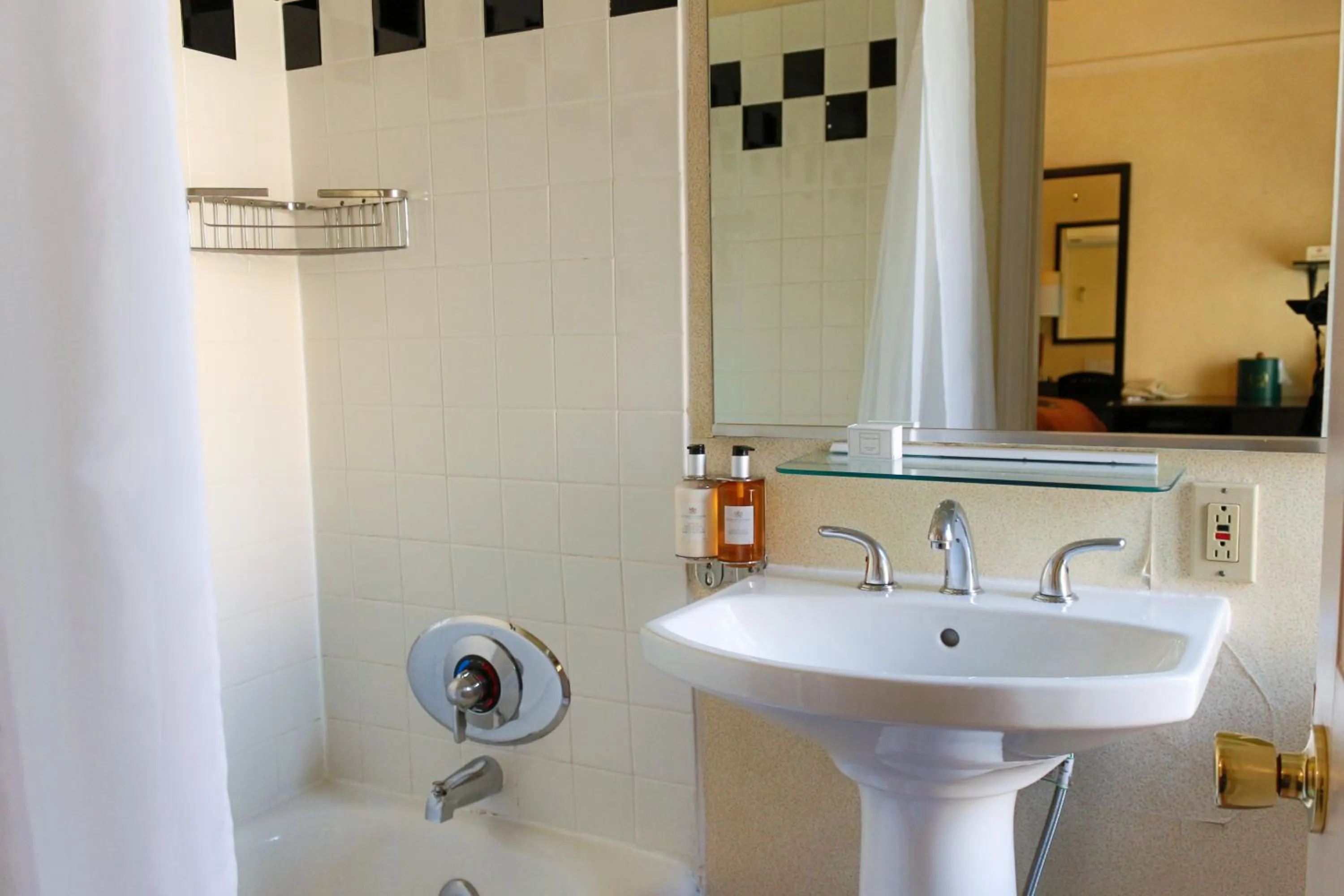 Bathroom in The Willows Hotel