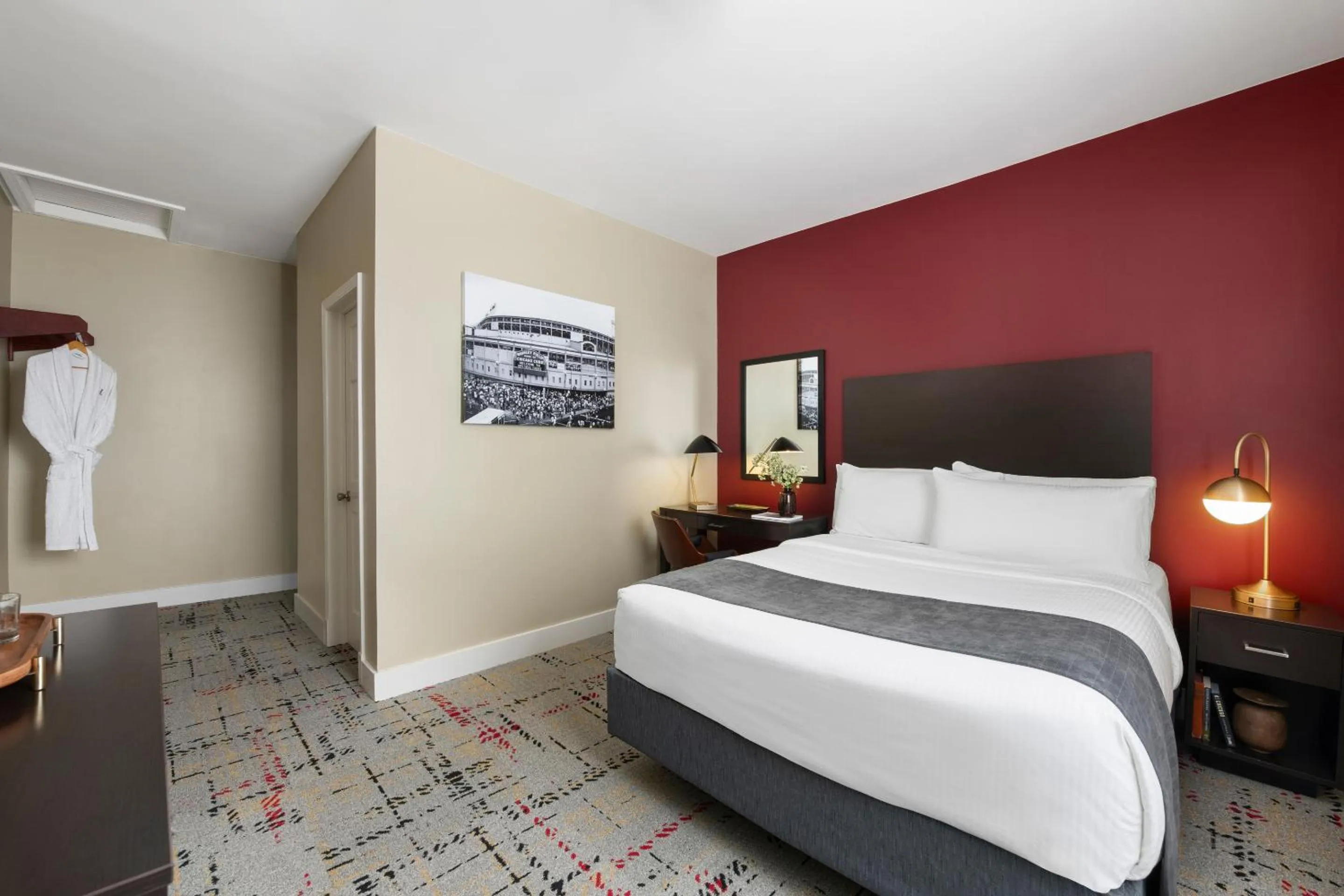 Bedroom, Bed in Majestic Hotel